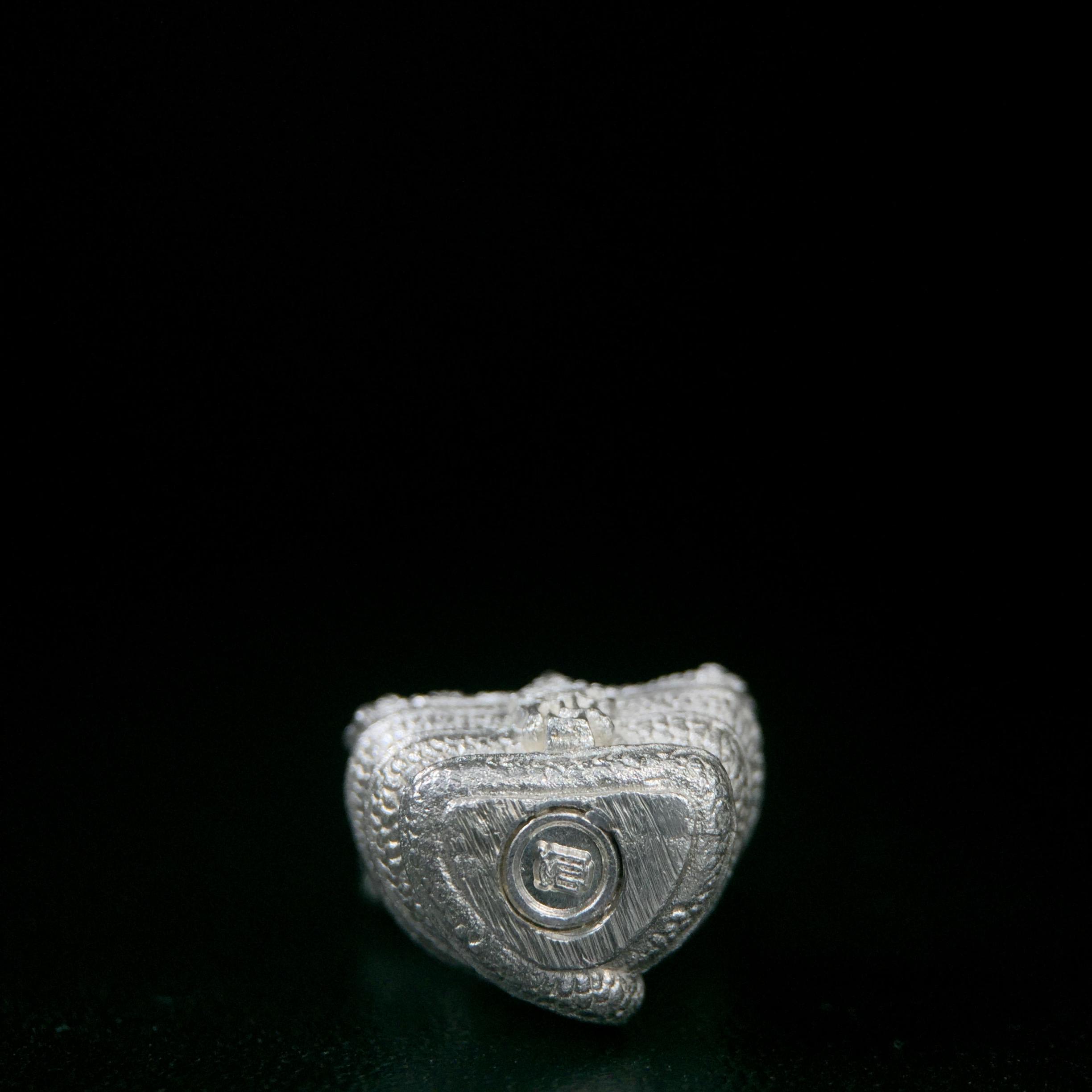 พระพุทธรูปนาคปรกปางมารวิชัย สธ. เนื่องวโรกาสสมเด็จพระเทพรัตนราชสุดาฯ ทรงเจริญพระชนมายุครบ 3 รอบ ปี2534 พิธีพุทธาภิเษก ณ วัดบวรนิเวศวิหาร โดยมีสมเด็จพระญาณสังวร สมเด็จพระสังฆราชเป็นองค์ประธาน(พิธีใหญ่ มวลสารดี พุทธศิลป์งดงาม)พระกริ่งเนื้อเงินพบเจอน้อยหายาก