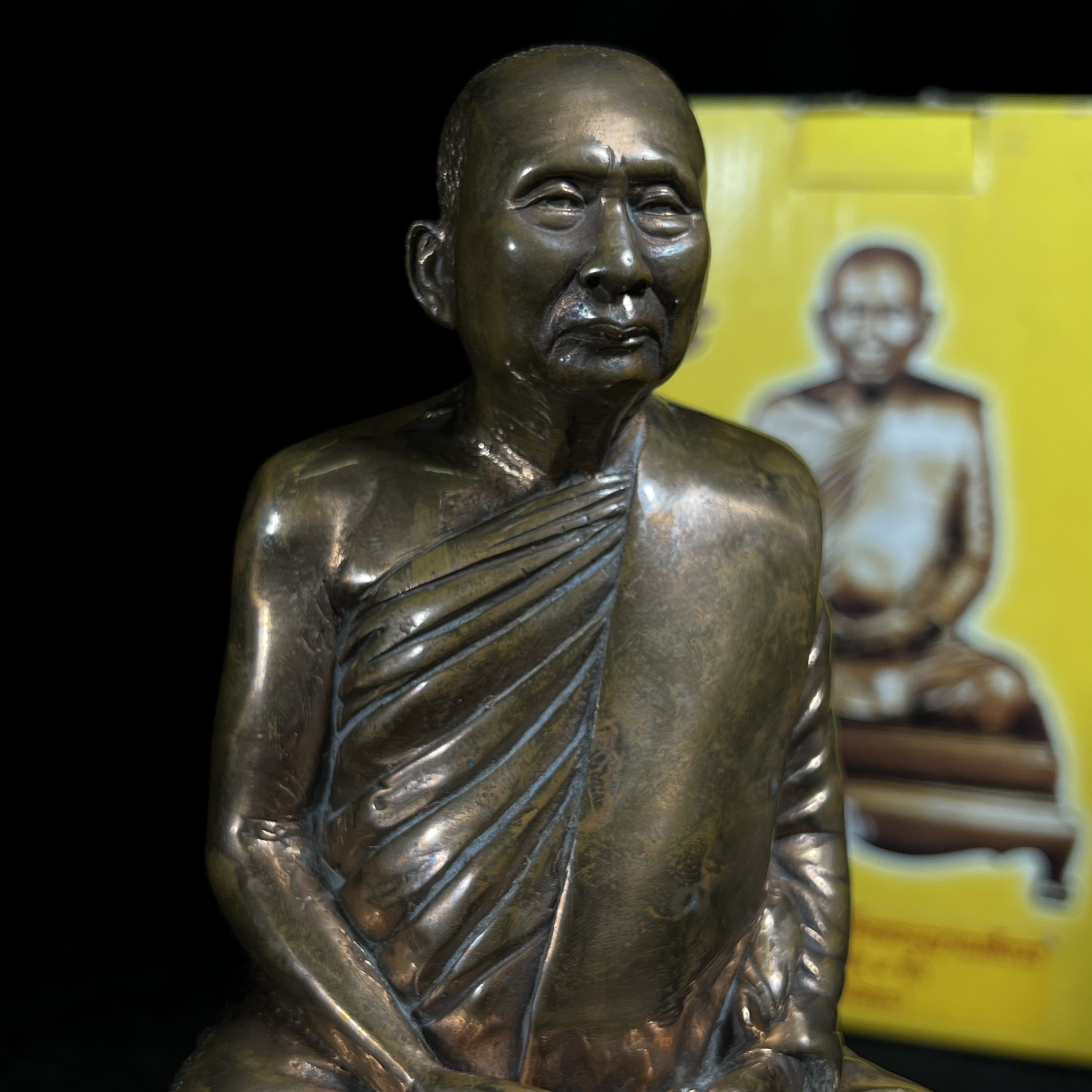 พระรูปเหมือนบูชารุ่นแรก สมเด็จพระญาณสังวร สมเด็จพระสังฆราช สกลมหาสังฆปริณายก วัดบวรนิเวศวิหาร รุ่น คชวัตร ปี2546 ที่ระลึกงานฉลองพระชนมายุ 90 พรรษา ขนาดบูชาหน้าตัก 4 นิ้ว เนื้อสัตตโลหะ (พระดี พิธีใหญ่ พุทธศิลป์สวย)เสด็จทรงประกอบพิธีเททองด้วยพระองค์เอง