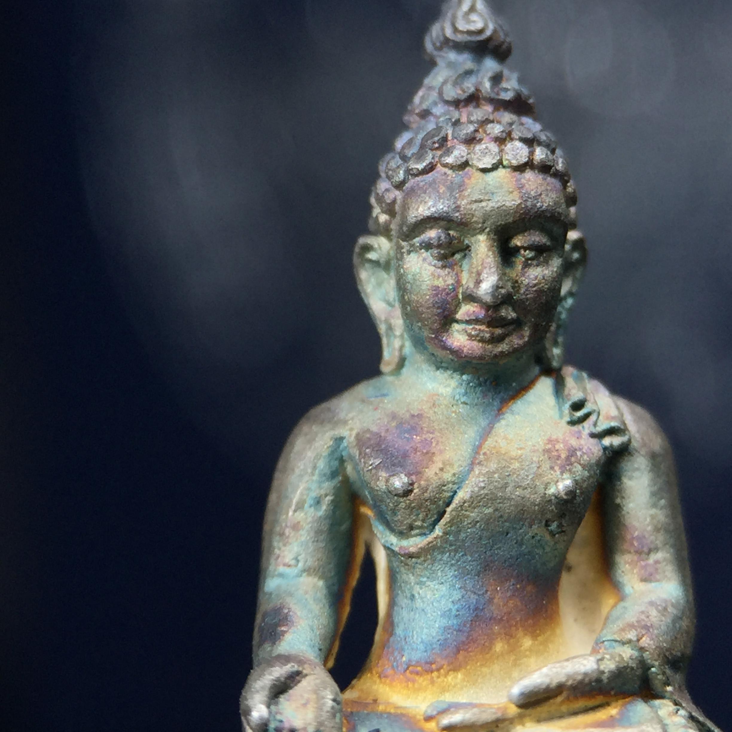 พระกริ่งไพรีพินาศ วัดบวรนิเวศวิหาร ปี2538 การไฟฟ้าส่วนภูมิภาคจัดสร้าง เนื้อเงิน(สภาพผิวเดิม ขึ้นสีรุ้งธรรมชาติ สวยแบบนิยม)พร้อมกล่องบรรจุเดิม หมายเลข 6432