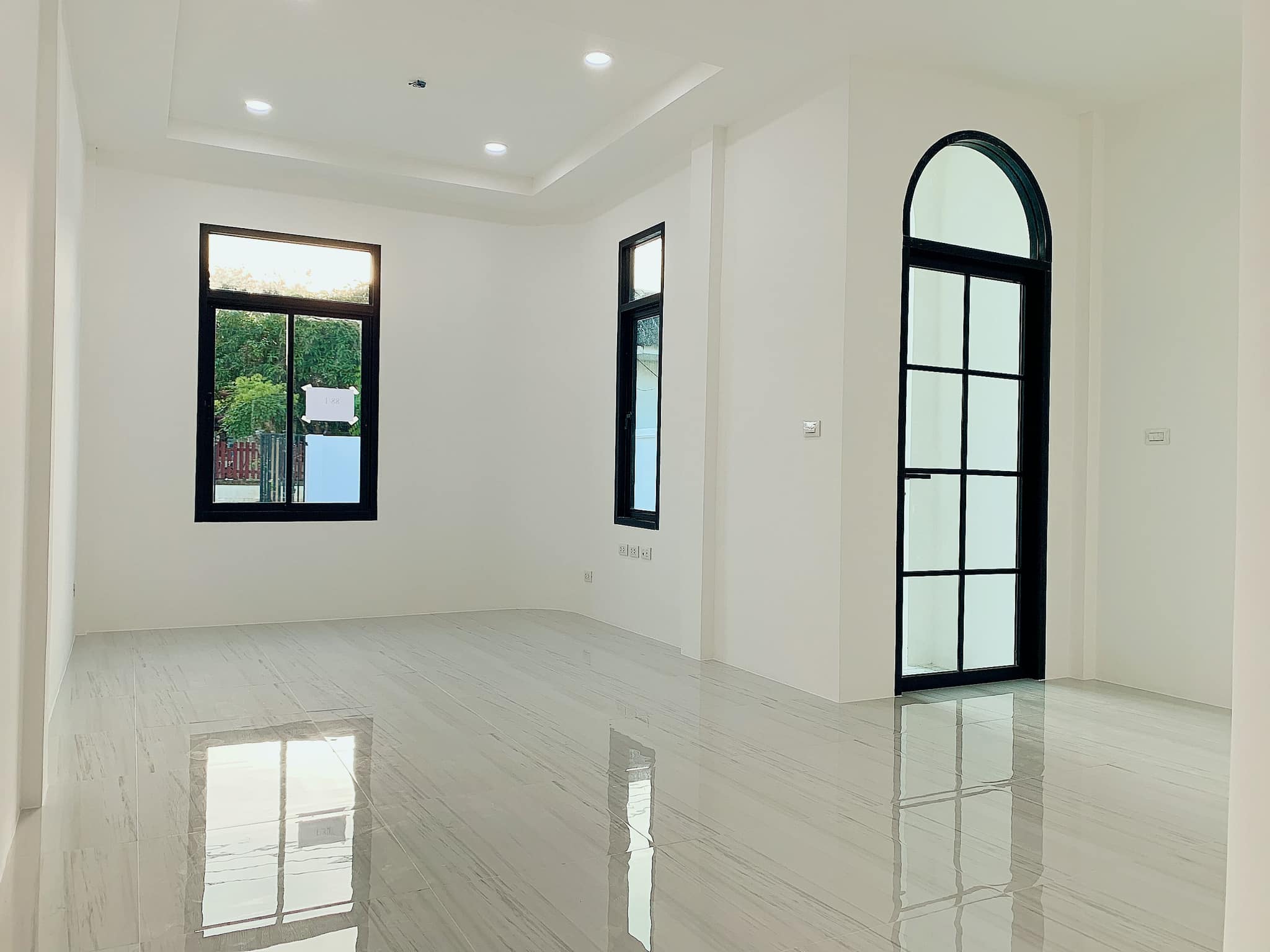 For Sale : Ratsada-Siray, Luxurious townhome, English style, 2 Bedrooms 2 Bathrooms