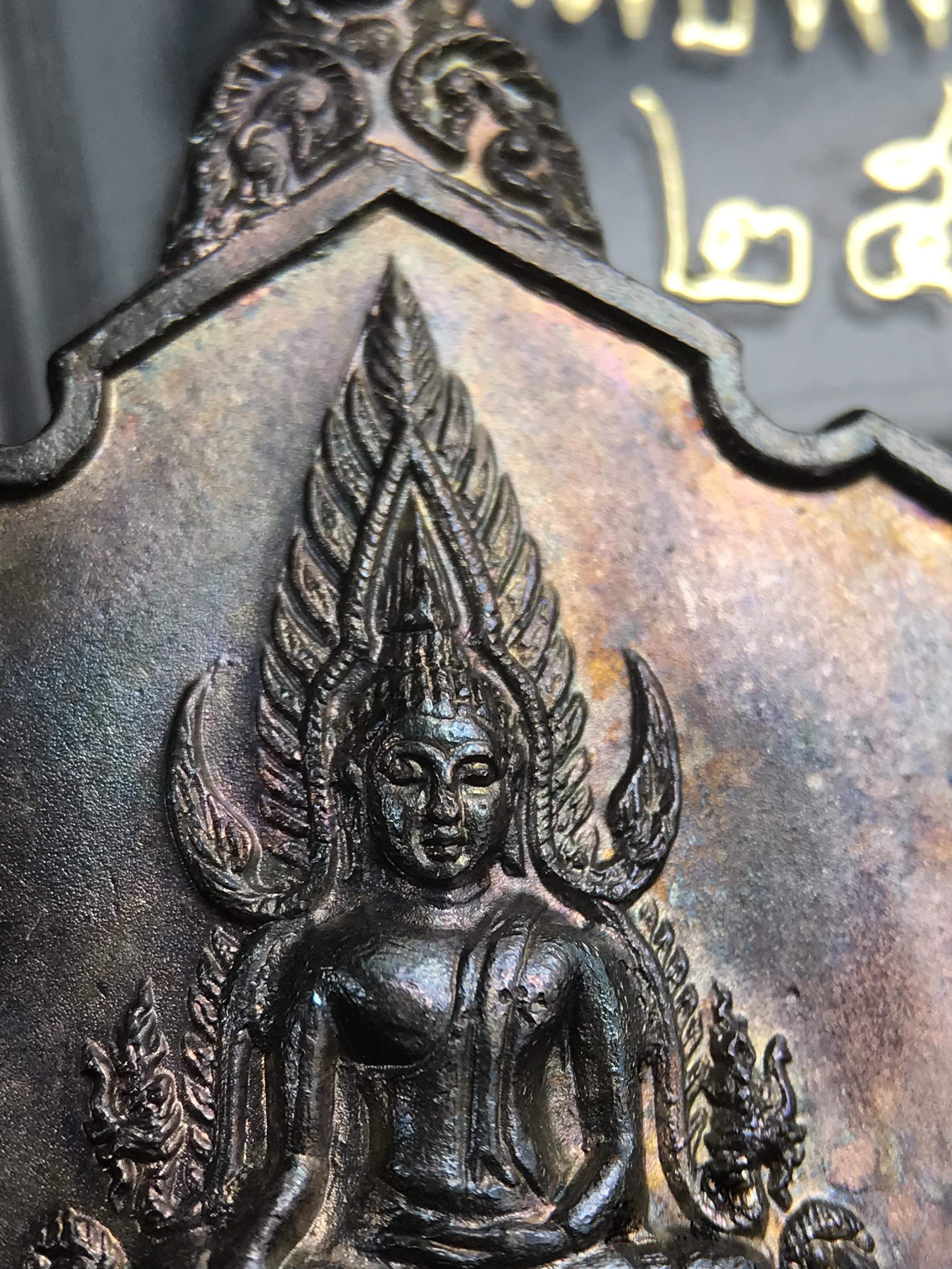 เหรียญพระพุทธชินราช มวก. วัดเบญจมบพิตรฯ ปี 2519 เนื้อเงิน(ผิวเดิมผิวน้ำทองกระจายตามองค์พระสวยมาก สภาพสวยพร้อมกล่องบรรจุเดิม(ในหลวงรัชกาลที่9และสมเด็จพระราชินีเสด็จฯเททอง)เหรียญดีพิธีใหญ่ หลวงปู่โต๊ะ วัดประดู่ฉิมพลี ร่วมปลุกเสก(เนื้อเงินพบเจอน้อยมาก หายาก)