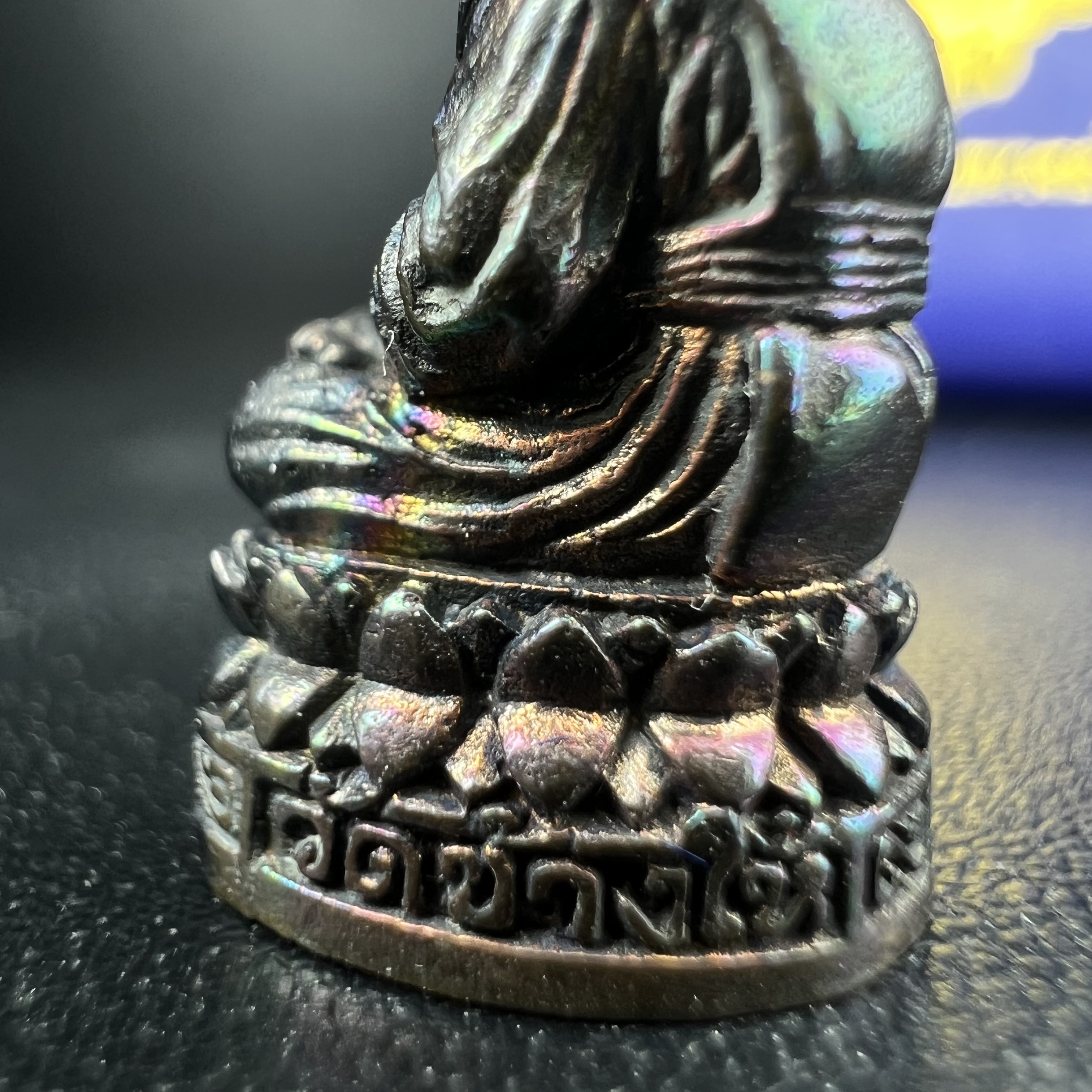 รูปเหมือนหล่อลอยองค์หลวงปู่ทวด รุ่น 111ปี กระทรวงกลาโหม เนื้อนวโลหะรมดำ-ปัดเงา ปี2540 พิธีใหญ่ เข้มขลัง นิยม พร้อมกล่องบรรจุเดิม(คัดสภาพสวยผิวเทพๆผิวรุ้งๆ)ทั้งพิธีทั้งพุทธศิลป์ทรงคุณค่าอีกหนึ่งรุ่นยอดนิยม