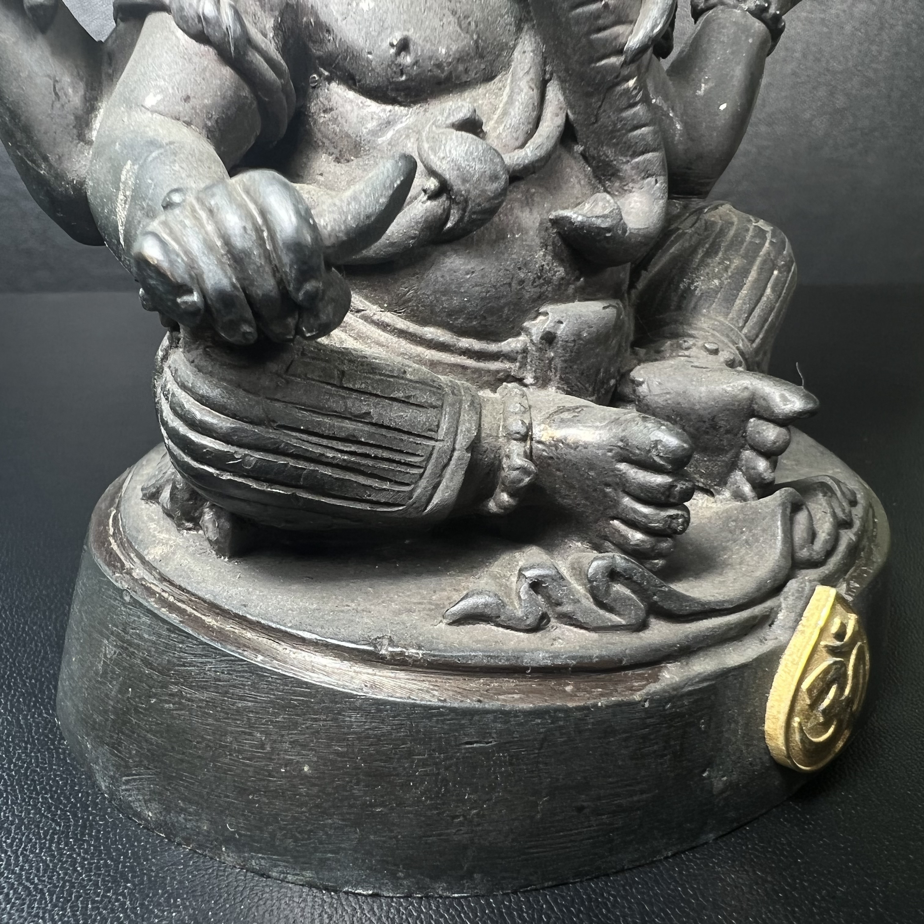 พระพิฆเนศ กรมศิลปากร ปี2547 ขนาดบูชาหน้าตัก 3 นิ้ว โลหะผสมเนื้อดี มีโค๊ดหมายเลขกำกับNo.993 (1 ใน 5000 องค์)รุ่นยอดนิยมหายาก