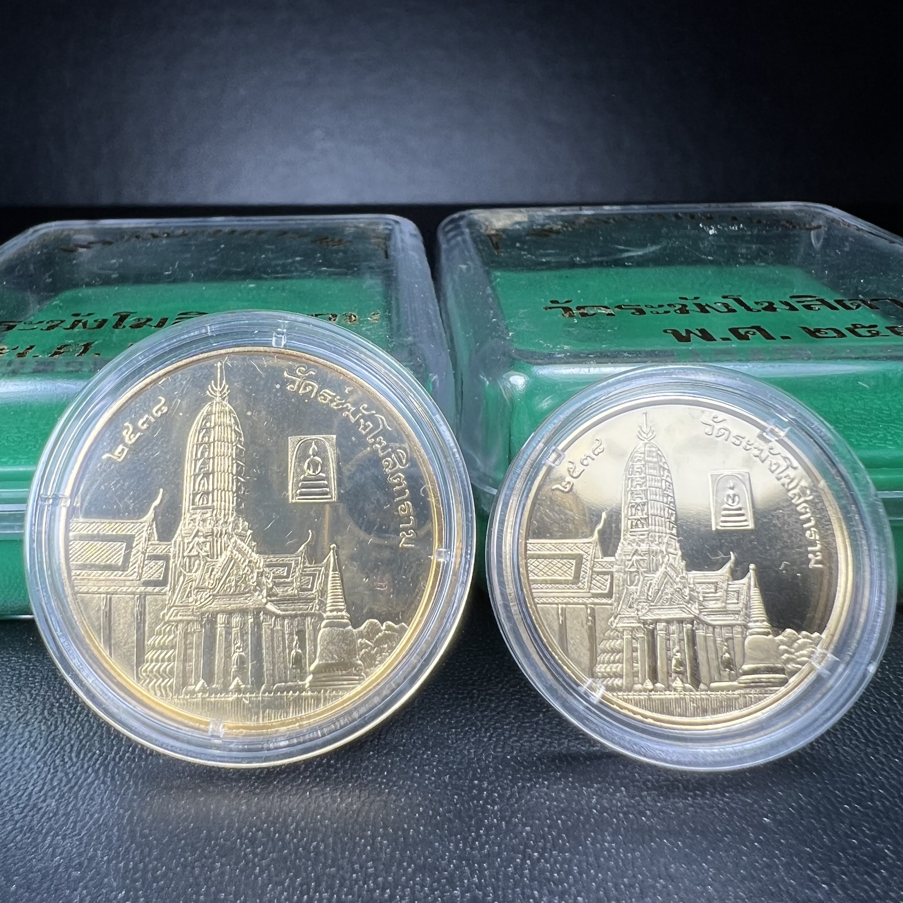 เหรียญเสด็จพ่อ ร.5 พระปิยมหาราช รุ่นบูรณะโบสถ์ พิธีมหาพุทธาภิเษก ณ พระวิหารวัดระฆังโฆสิตาราม ปี2538 เนื้อทองแดงบริสุทธิ์ชุบทองไมครอนขัดเงาสามมิติ(พิมพ์ใหญ่+พิมพ์เล็ก)ผลิตโดยโรงกษาปณ์ ประเทศ ฮังการี ( HUNGARIAN MINT)สภาพสวยดุจทองคำ ผิวกระจก บล็อกนอกสวยงาม