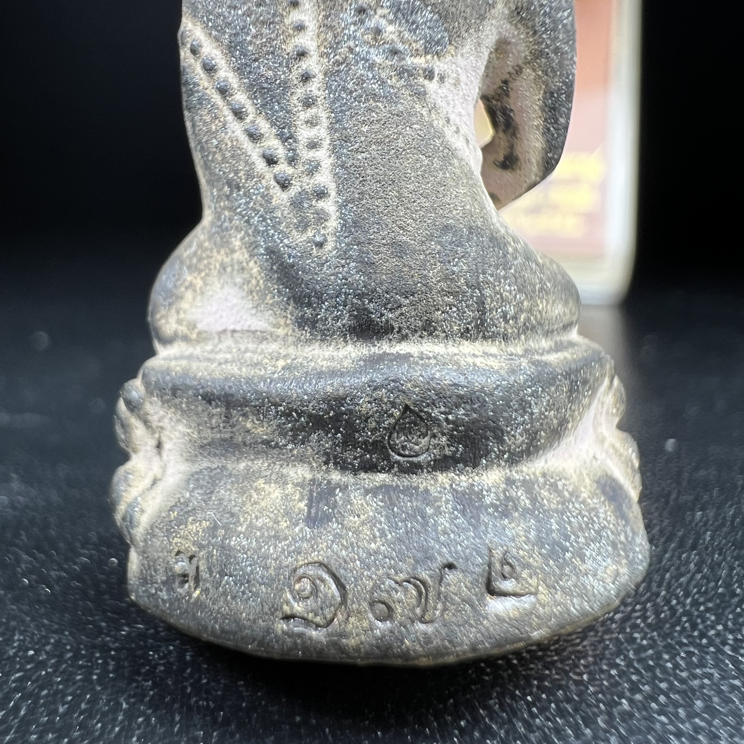 พระกริ่งชินบัญชรฉลองพระชันษา 100 ปี สมเด็จพระญาณสังวร วัดบวรนิเวศวิหาร ปี 2556 เนื้อนวโลหะผสมทองคำก้นอุดผงพรายกุมาร หลวงปู่ทิม พิธีใหญ่ มวลสารเด่น นิยม(1 ใน 599 องค์)หายาก