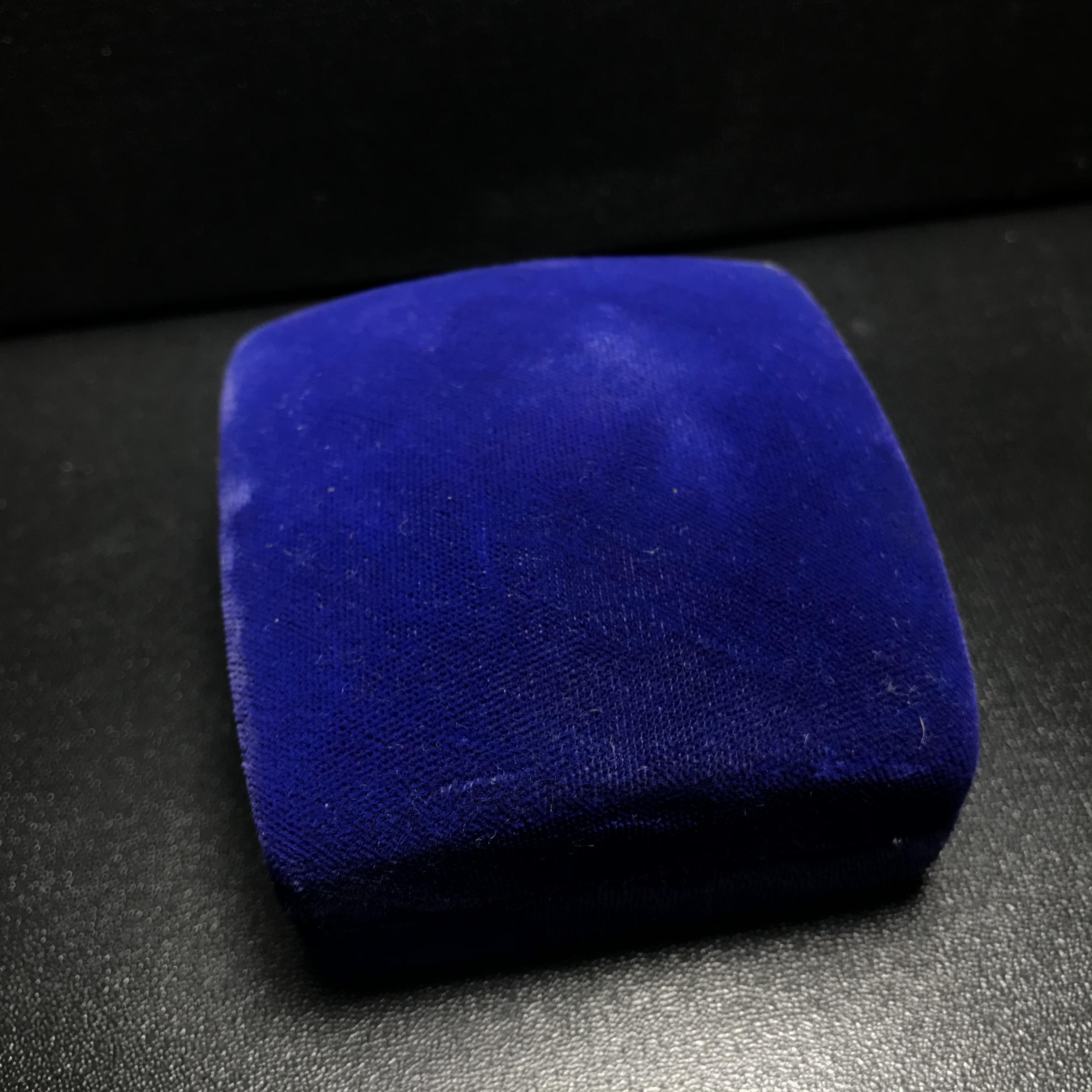 หลวงปู่แหวน วัดดอยแม่ปั๋ง รุ่นสร้างตึกโรงพยาบาล ปี 2521 หลัง ภปร.(ใหญ่) เนื้อเงิน(บล็อกนิยม)(คัดสวยสภาพผิวเดิม)กล่องเดิมครบสมบูรณ์(หายาก)