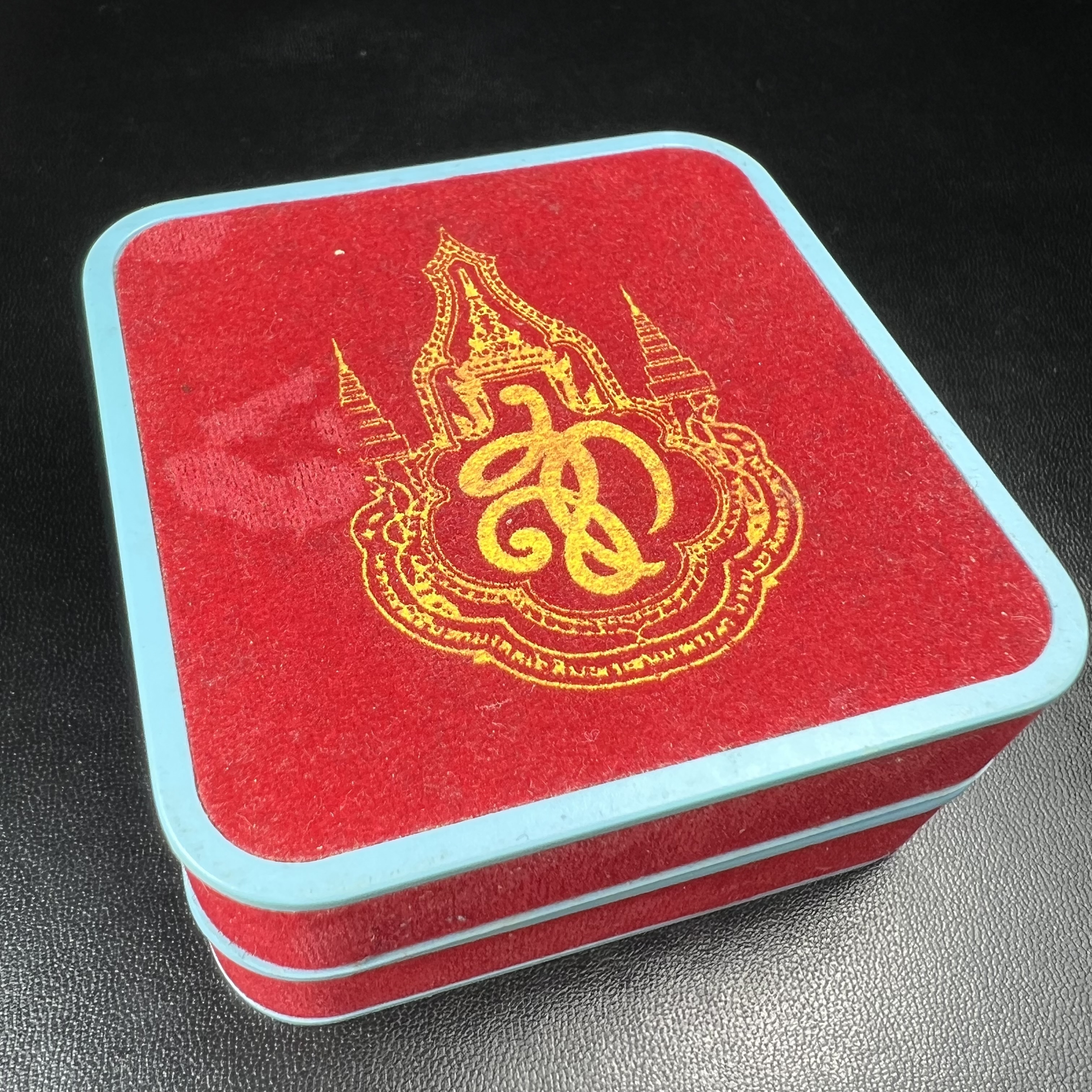 พระกริ่งสมเด็จนางพญาญาณนาวา พรหมวชิรญาณ โครงการพัฒนาพระอารามเฉลิมพระเกียรติ วัดยานนาวา ปี 2547เนื้อนวโลหะก้นเงิน องค์หมายเลข ๓๙๐ พร้อมกล่องบรรจุเดิมครบสมบูรณ์