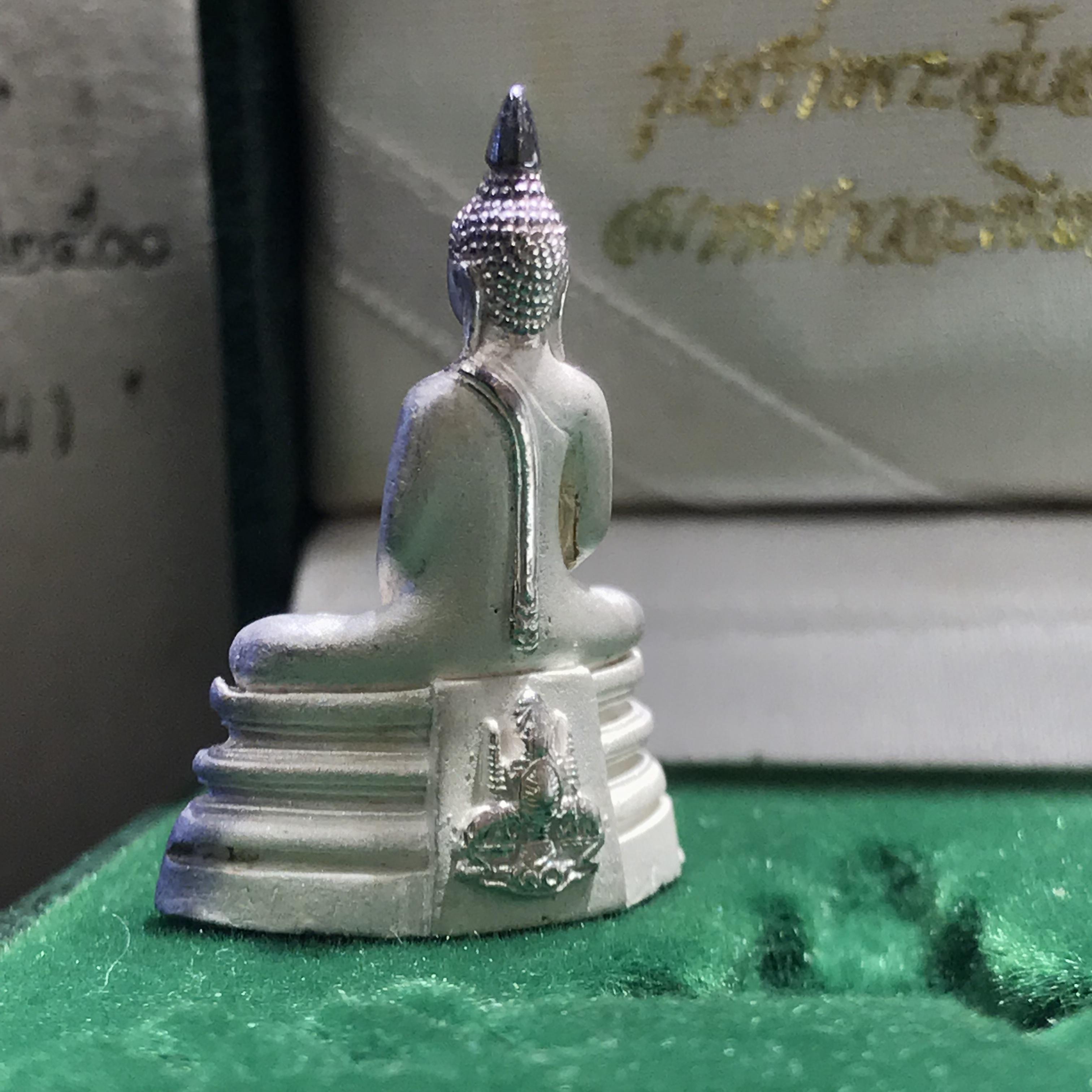 พระกริ่งพระพุทธโสธร ภปร. รุ่นย้อนยุค เนื้อเงิน ปี2539