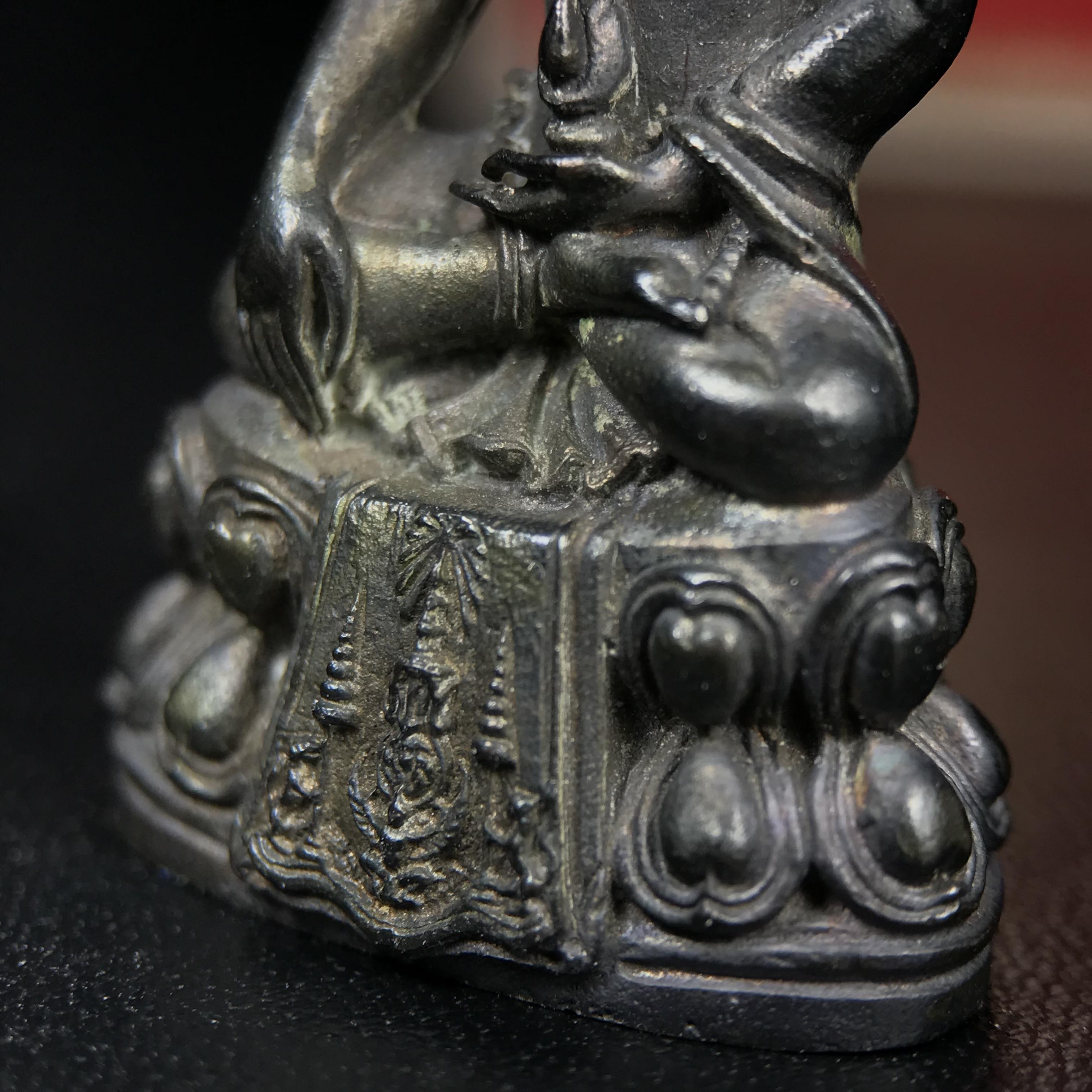 พระกริ่งปรมาภรณ์พุทธปัญญา(พระกริ่งศรีนคร 2) จัดสร้างเนื่องในมหามงคลสมัยเฉลิมพระชมน์พรรษา 5 รอบ องค์พระบาทสมเด็จพระเจ้าอยู่หัวรัชกาลที่9 ปี 2530 เนื้อนวโลหะ (ออกแบบโดยนายช่างเกษม มงคลเจริญ มีพระอาจารย์ไสว วัดราชนัดดา กรุงเทพ เป็นเจ้าพิธีครั้งสุดท้าย)