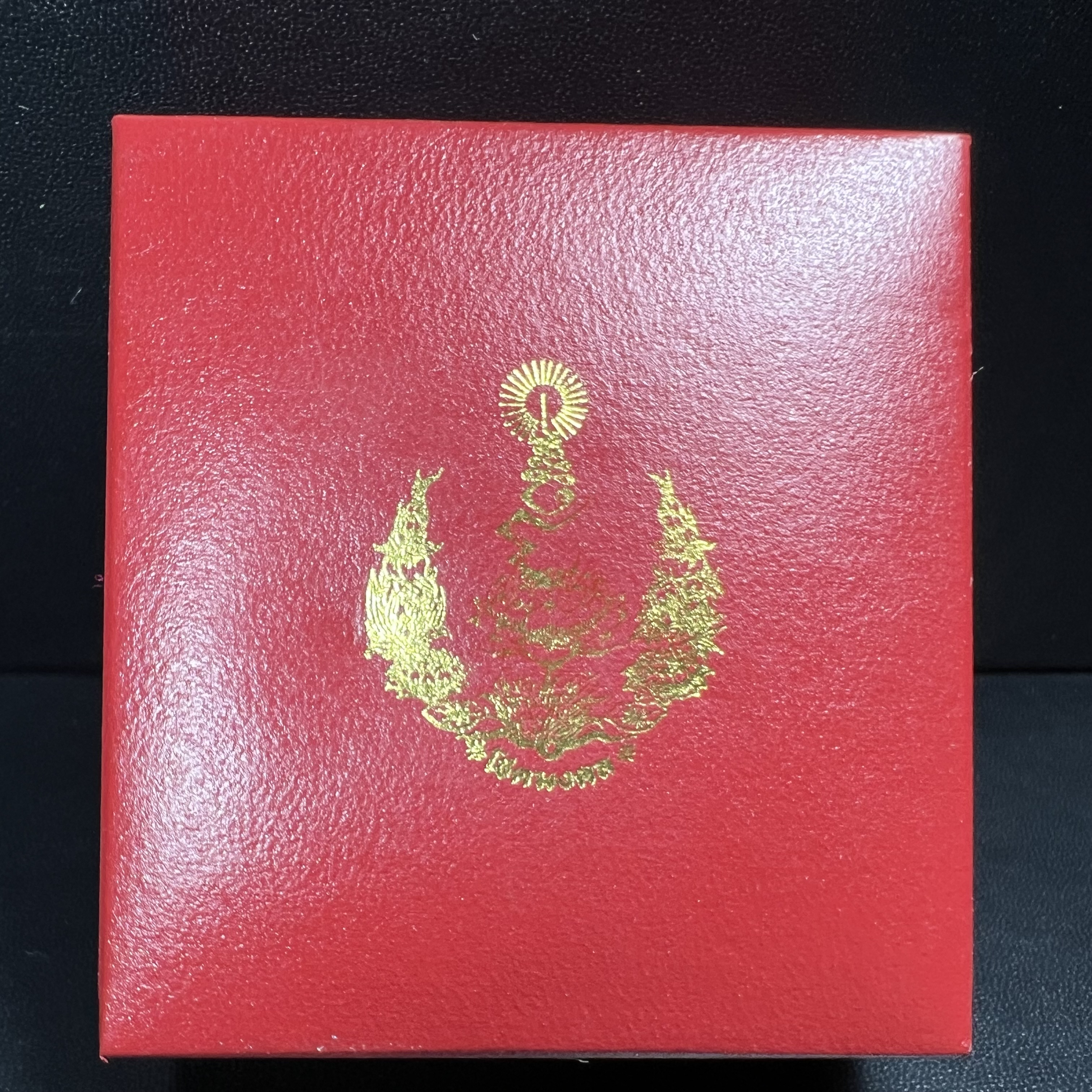 เหรียญพระบรมรูปเหมือนสมเด็จพระเจ้าตากสินมหาราช รุ่นโชคมงคล ปี 2545 เนื้อเงินลงยา พิธีเทวาภิเษก ณ อนุสาวรีย์ วัดพิชัยสงคราม ณ พระวิหารสมเด็จพระเจ้าตากสินมหาราช วัดอินทาราม ธนบุรี พิธีบวงสรวงขอบารมี ณ อนุสาวรีย์พระเจ้ากรุงธนบุรี วงเวียนใหญ่(พิธีใหญ่สภาพสวย)