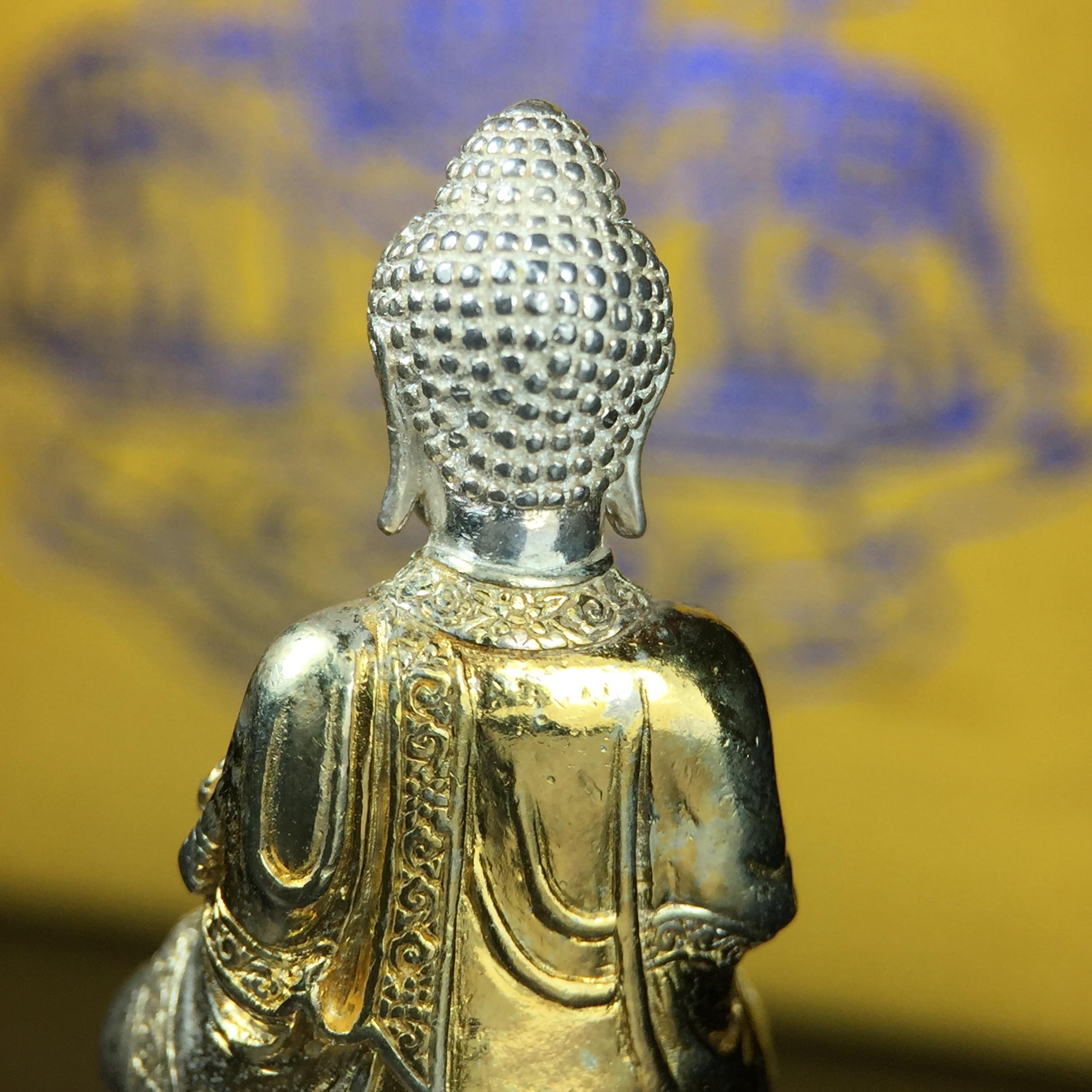 พระกริ่งจีน "ต้าเยิ่นถะ" รุ่น กาญจนาภิเษก ครองราชย์ 50 ปี วัดบวรนิเวศวิหาร ปี2538 เนื้อเงินสามกษัตริย์ สูง 3.8 ซม. (คัดสภาพสวยเดิม พิธีใหญ่ พุทธศิลป์งดงาม)