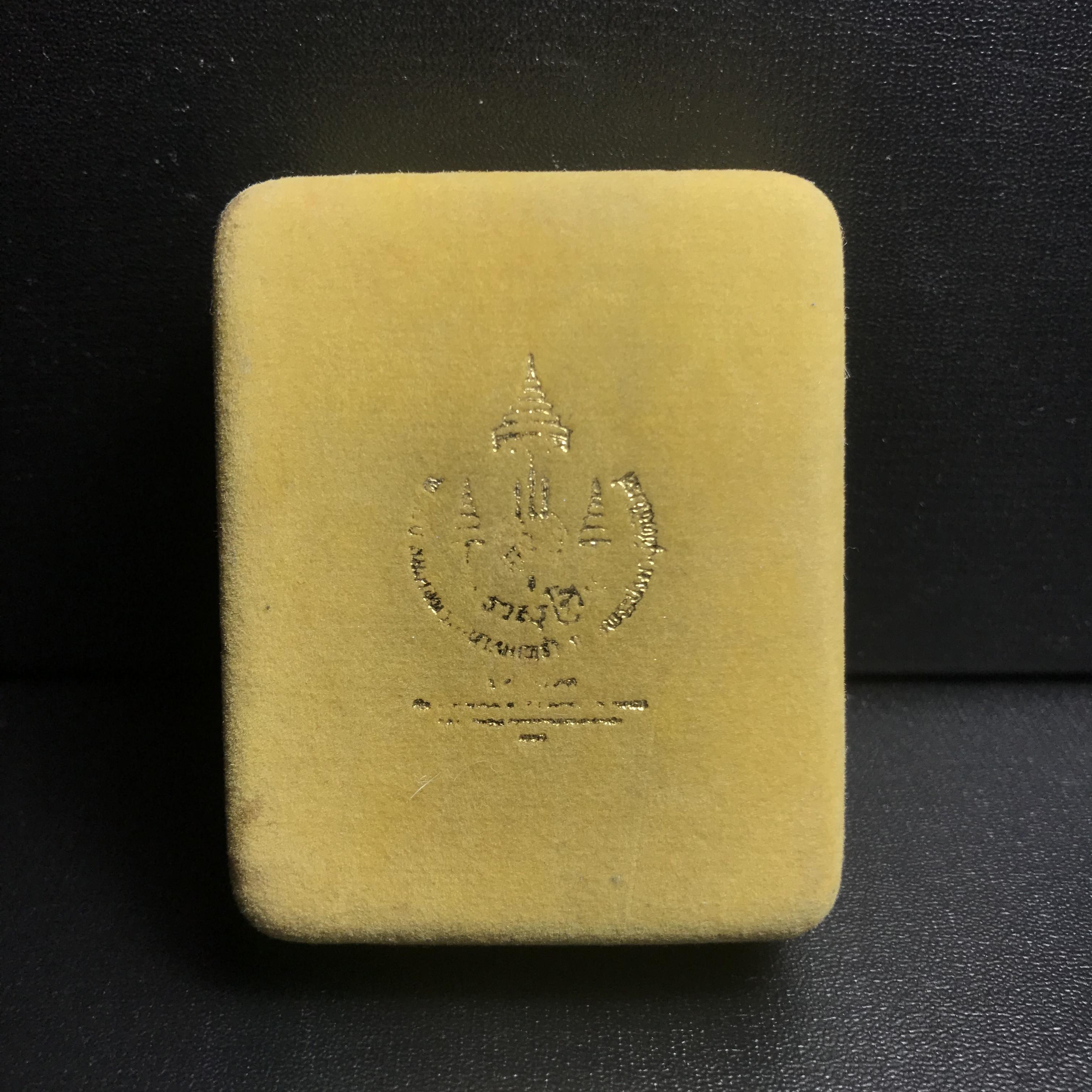 พระกริ่งปรมานุชิตชิโนรส วัดพระเชตุพนวิมลมังคลาราม(วัดโพธิ์) ปี2533 เนื้อนวโลหะ ( ในหลวงรัชกาลที่9เสด็จเททอง)