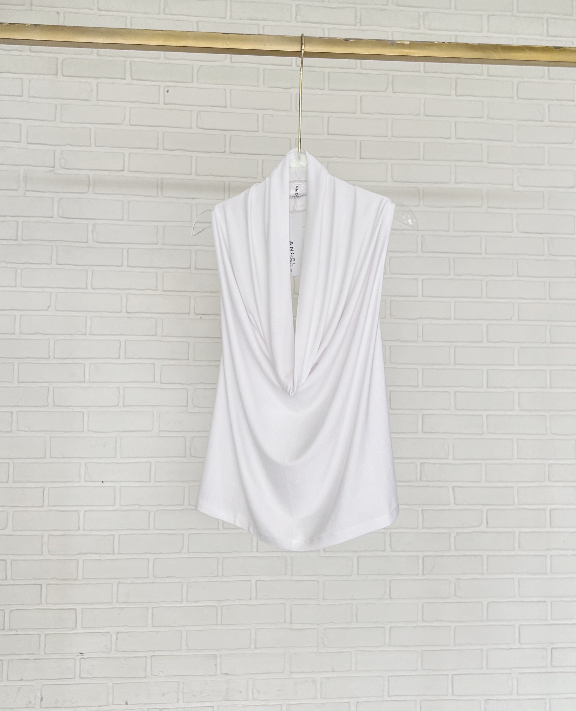 คล้องคอเปิดหลัง