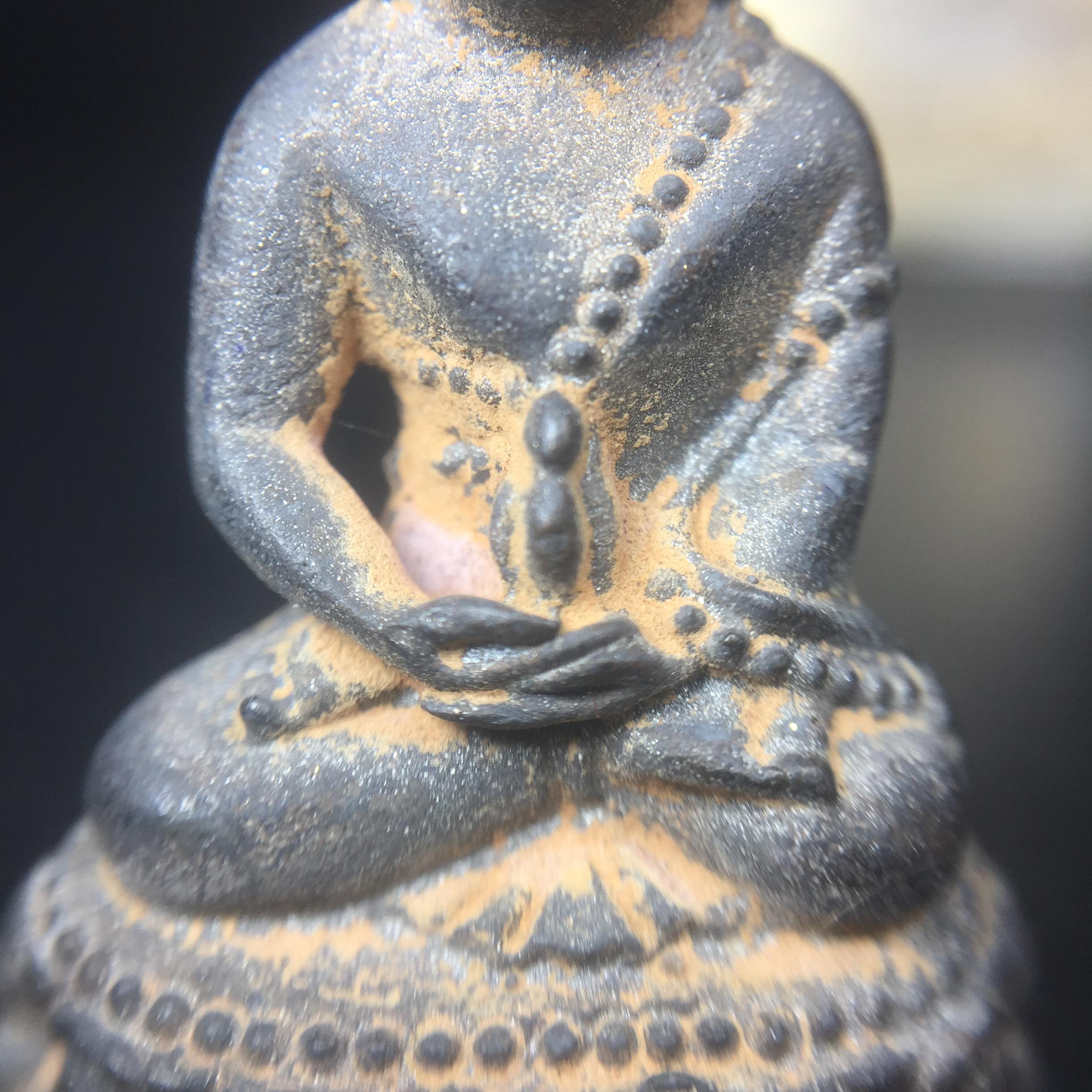 พระกริ่งชินบัญชรฉลองพระชันษา 100 ปี สมเด็จพระญาณสังวร วัดบวรนิเวศวิหาร ปี 2556 เนื้อนวโลหะผสมทองคำก้นทองแดง พิธีใหญ่ มวลสารเด่น นิยม(1 ใน 2556 องค์)