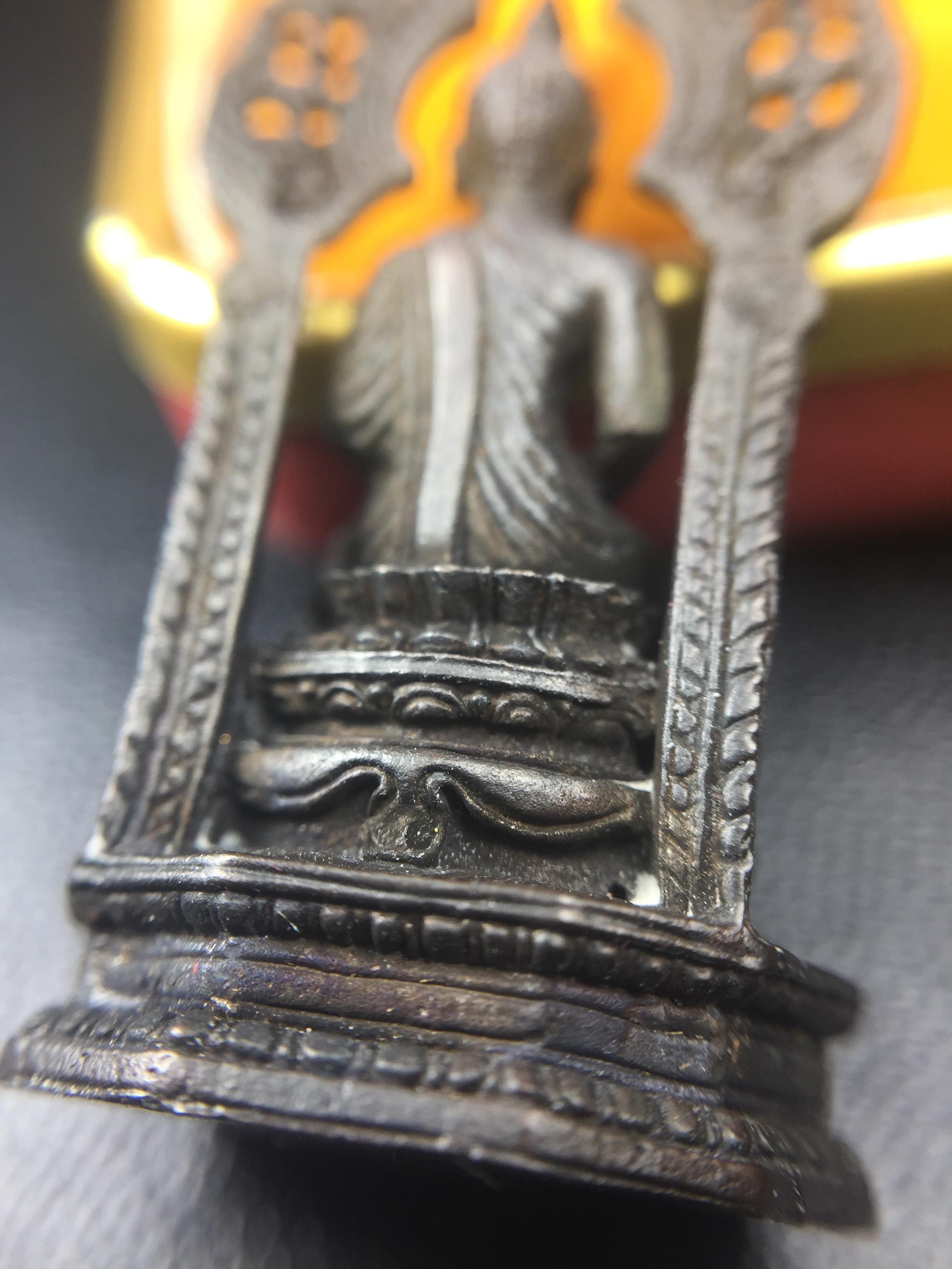 กริ่งพระพุทธนิรันตราย วัดราชประดิษฐสถิตมหาสีมารามราชวรวิหาร สมโภชกรุงรัตนโกสินทร์ 200ปี พ.ศ.2525 เนื้อนวโลหะ (พิธีใหญ่ เกจิคณาจารย์ในยุคล้นหลาม ในหลวง ร.9 เสด็จร่วมพิธี สมเด็จพระสังฆราชประธานพิธีปลุกเสก)มาพร้อมกล่องบรรจุเดิมครบสมบูรณ์ หายากก(1ใน 1209องค์)