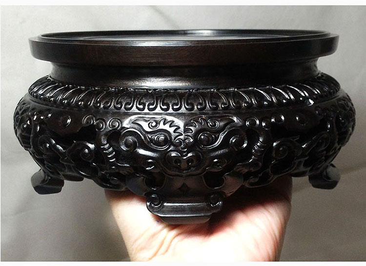 กี๋หรือฐานไม้สไตล์จีน ลายหน้าสิงห์ ท๊อป14cm