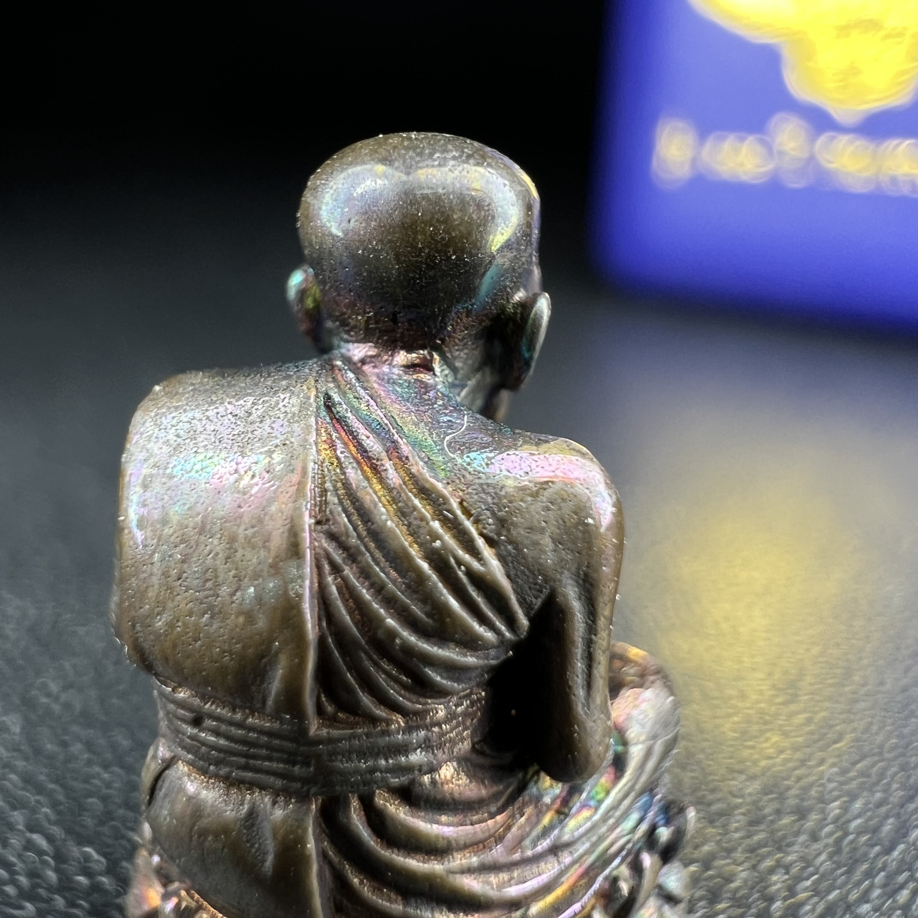 รูปเหมือนหล่อลอยองค์หลวงปู่ทวด รุ่น 111ปี กระทรวงกลาโหม เนื้อนวโลหะรมดำ-ปัดเงา ปี2540 พิธีใหญ่ เข้มขลัง นิยม พร้อมกล่องบรรจุเดิม(คัดสภาพสวยผิวเทพๆผิวรุ้งๆ)ทั้งพิธีทั้งพุทธศิลป์ทรงคุณค่าอีกหนึ่งรุ่นยอดนิยม