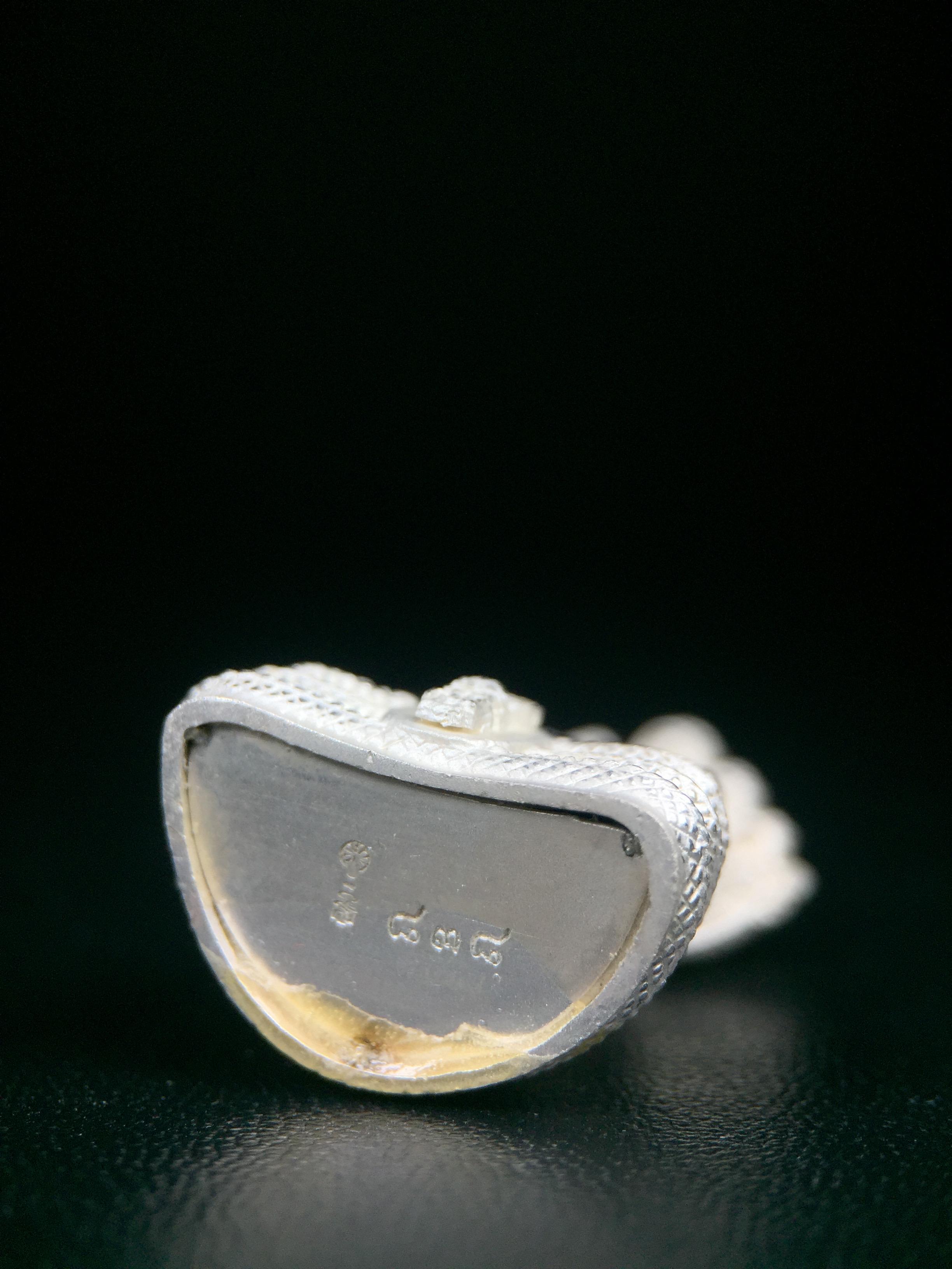 พระนาคปรก สธ. รุ่นสร้างพระอุโบสถเฉลิมพระเกียรติ 4 รอบ 84 พรรษา สมเด็จพระเทพรัตนราชสุดาฯ วัดบวรนิเวศวิหาร ปี 2543 พิมพ์ใหญ่ องค์พระเนื้อนวโลหะ ฐานนาคปรกเนื้อเงิน(สภาพ สวย )พิธีใหญ่ พุทธศิลป์งดงาม หายาก(องค์หมายเลขสวย ๘๓๘) (1 ใน 1999 องค์)