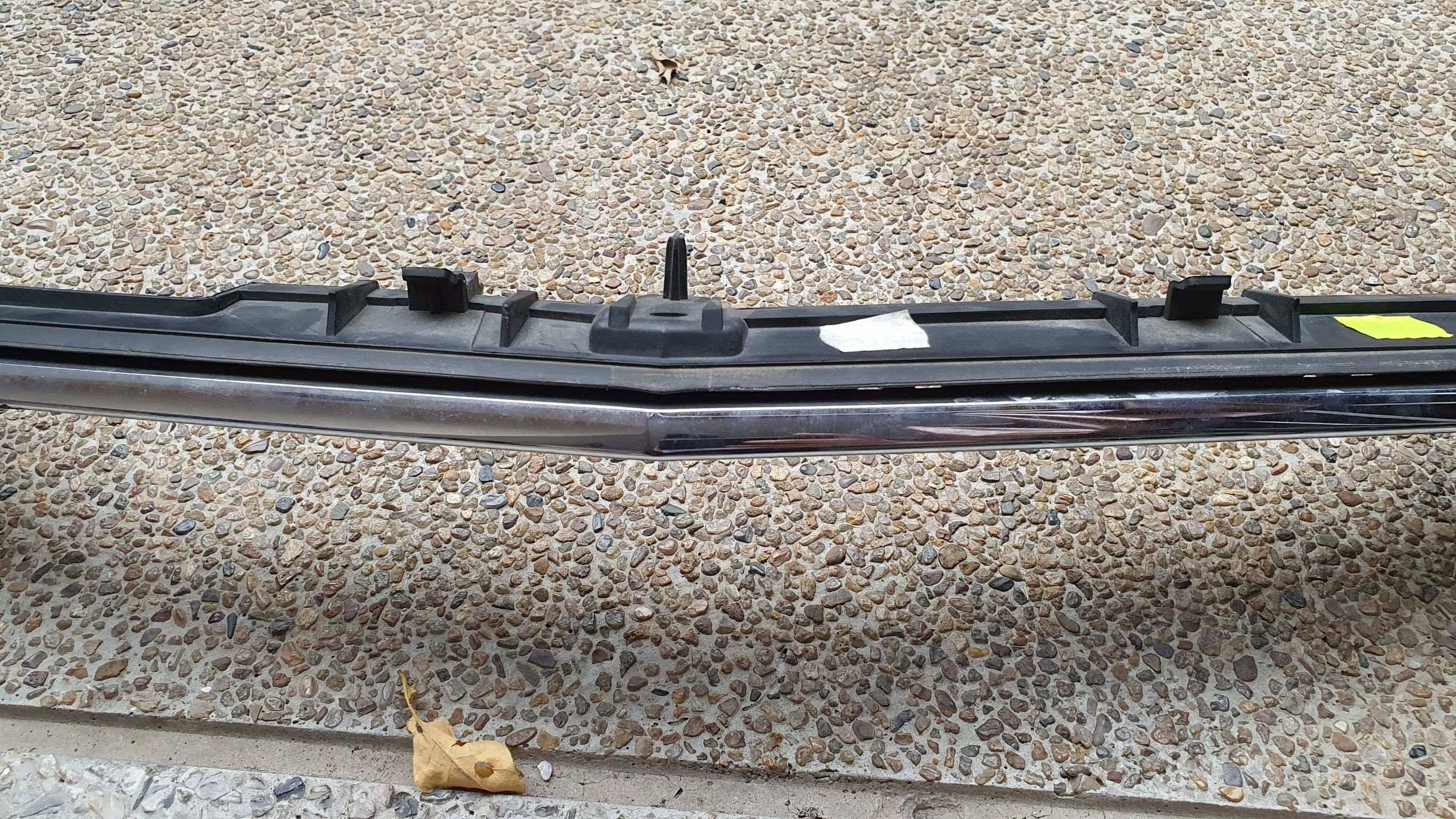 คิ้วฝากระโปรงหน้า BENZ W207