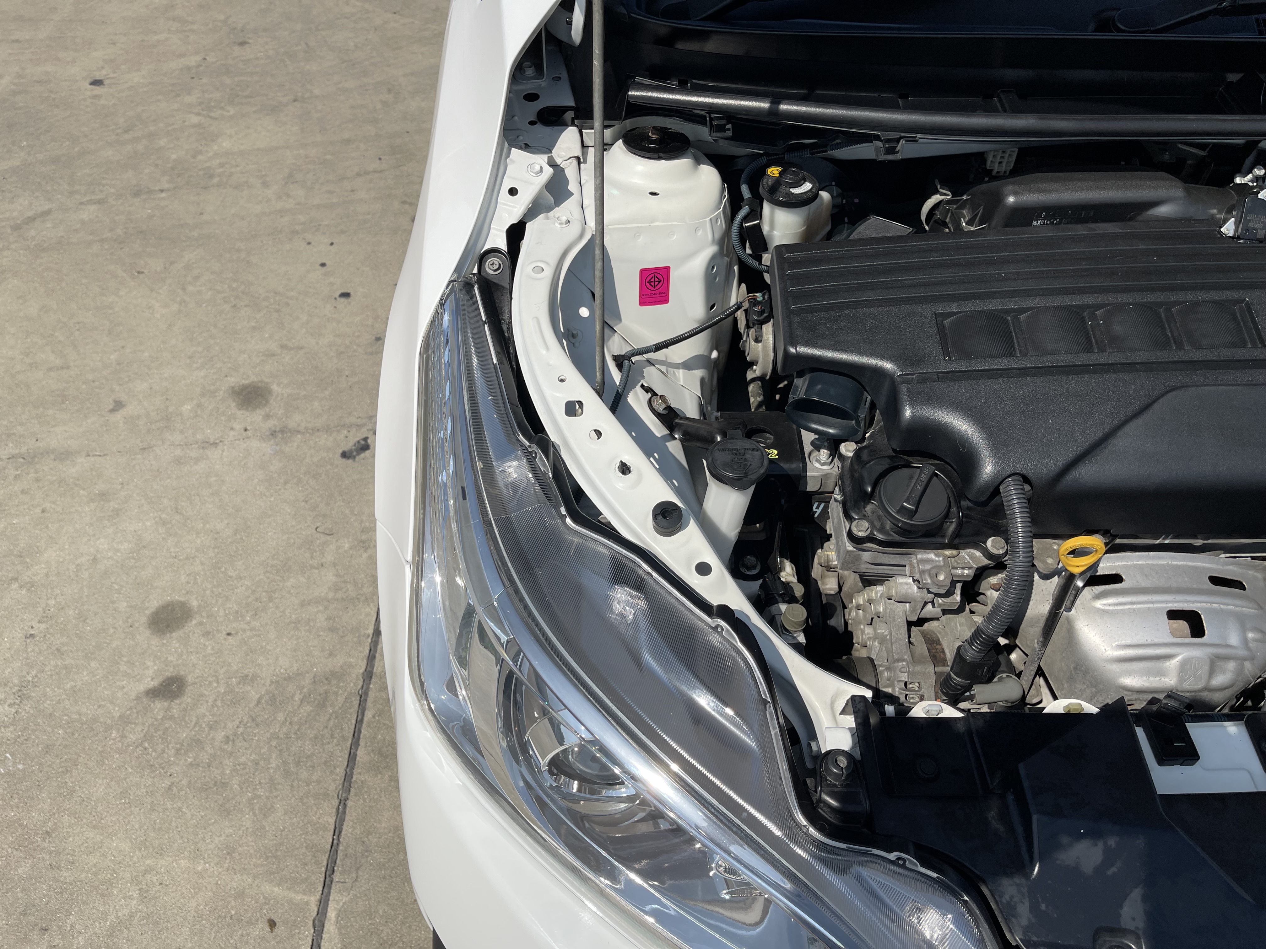 Toyota Yaris 1.2 G At 2015 ขาว