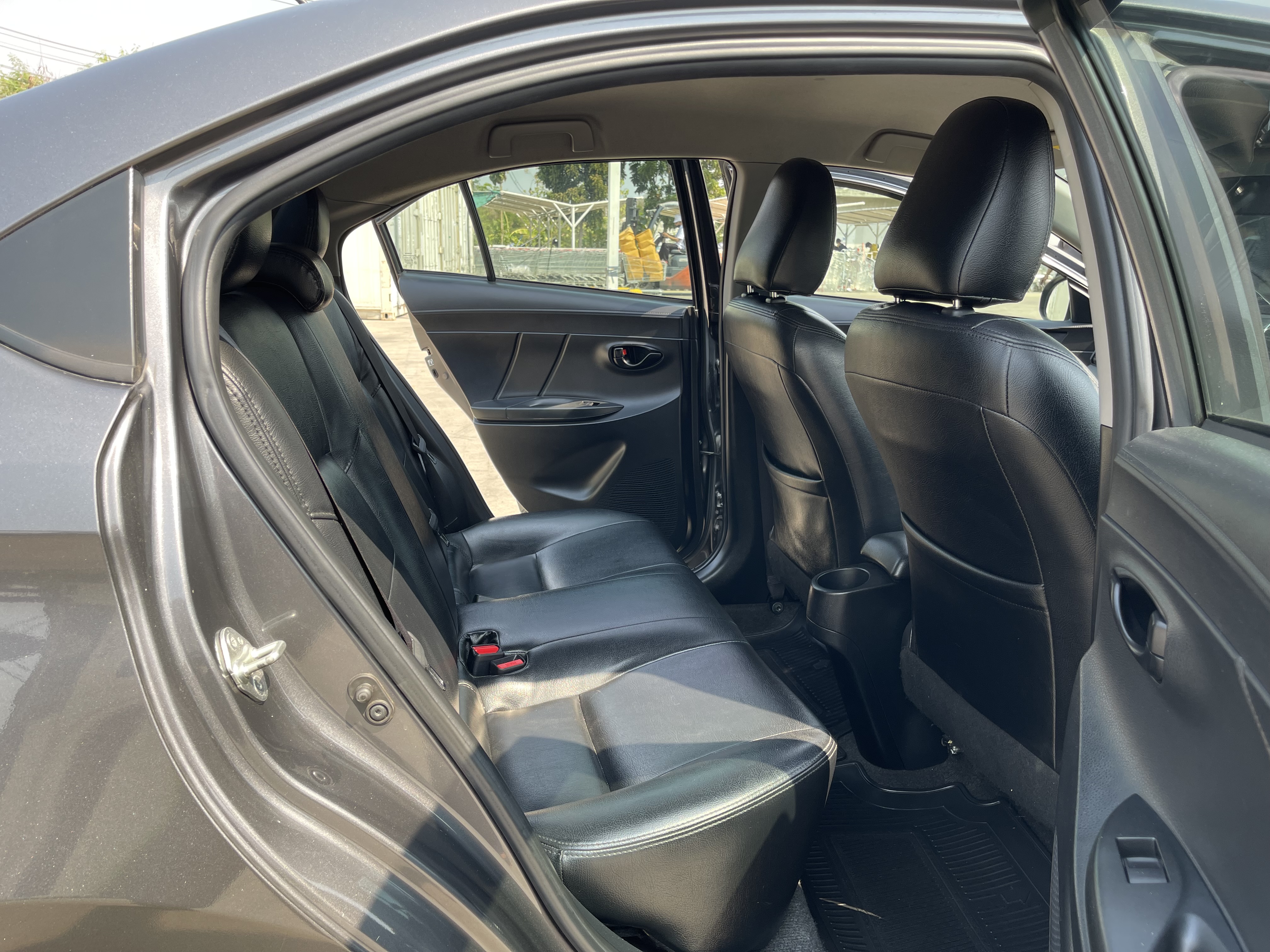 Toyota Vios 1.5 E At 2015 เทาดำ