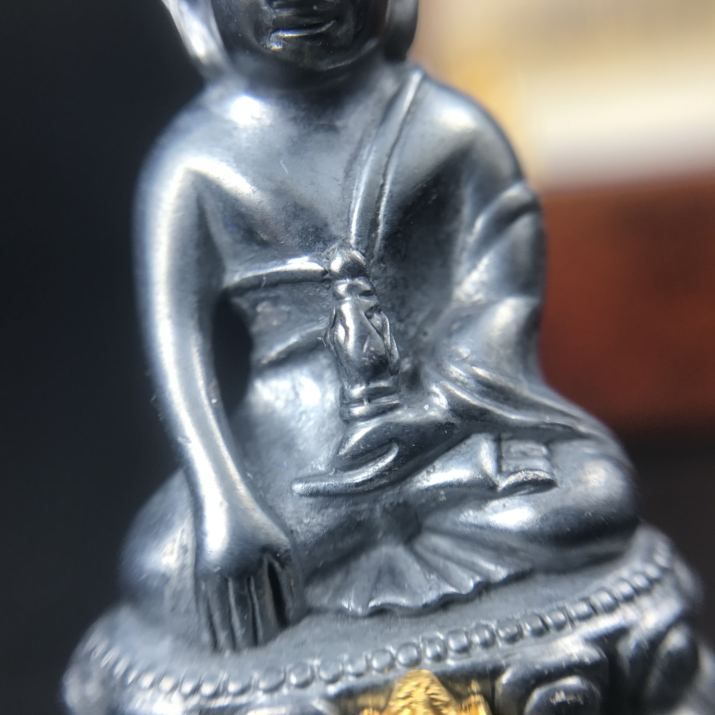 พระกริ่งสมเด็จญาณ วัดบวรนิเวศวิหาร เนื้อเงินบริสุทธิ์ 92.5% ตรากาญจนาภิเษกทองคำ+พระชัยวัฒน์ไพรีพินาศ เนื้อทองคำ พระราชทานแจกเมื่อ 3 ตุลาคม 2538 มาพร้อม กล่องลายไม้สุดหรู(ครบชุด หายาก)