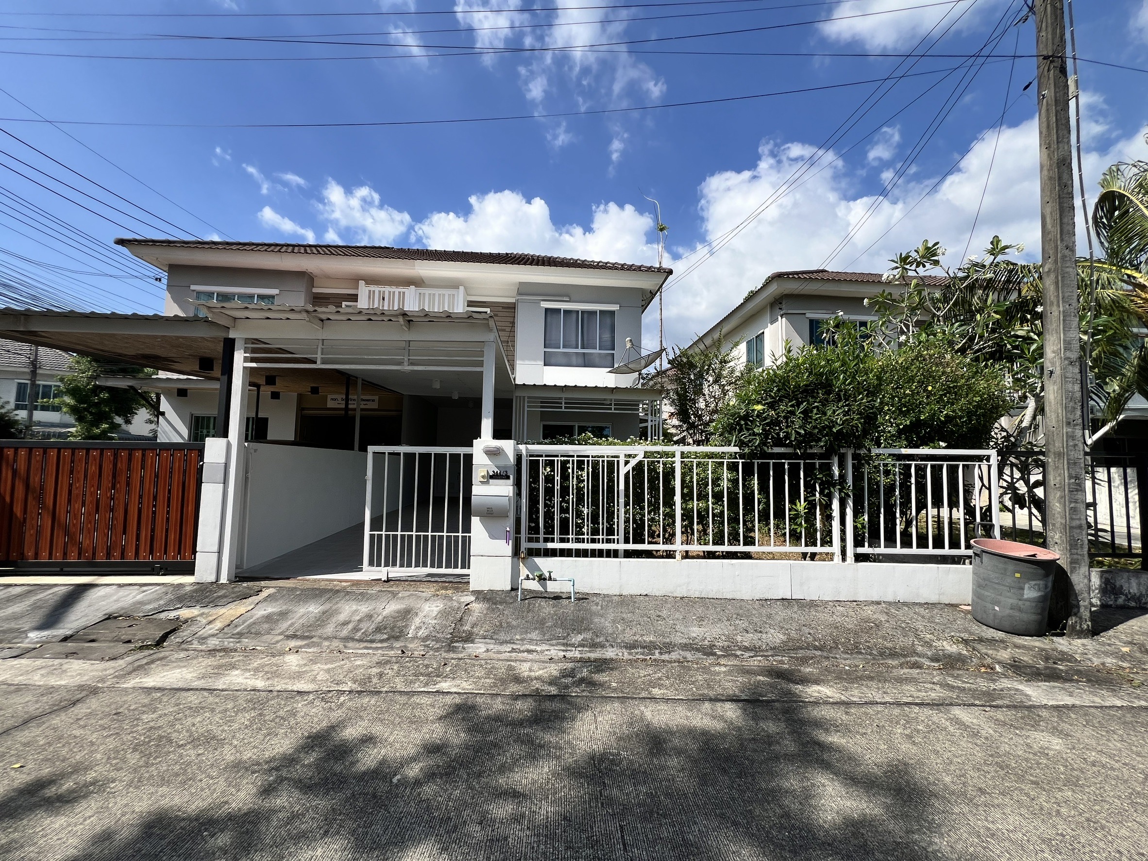 For Sales : Thalang, 2-story semi-detached house, 3 Bedrooms, 2 Bathrooms.