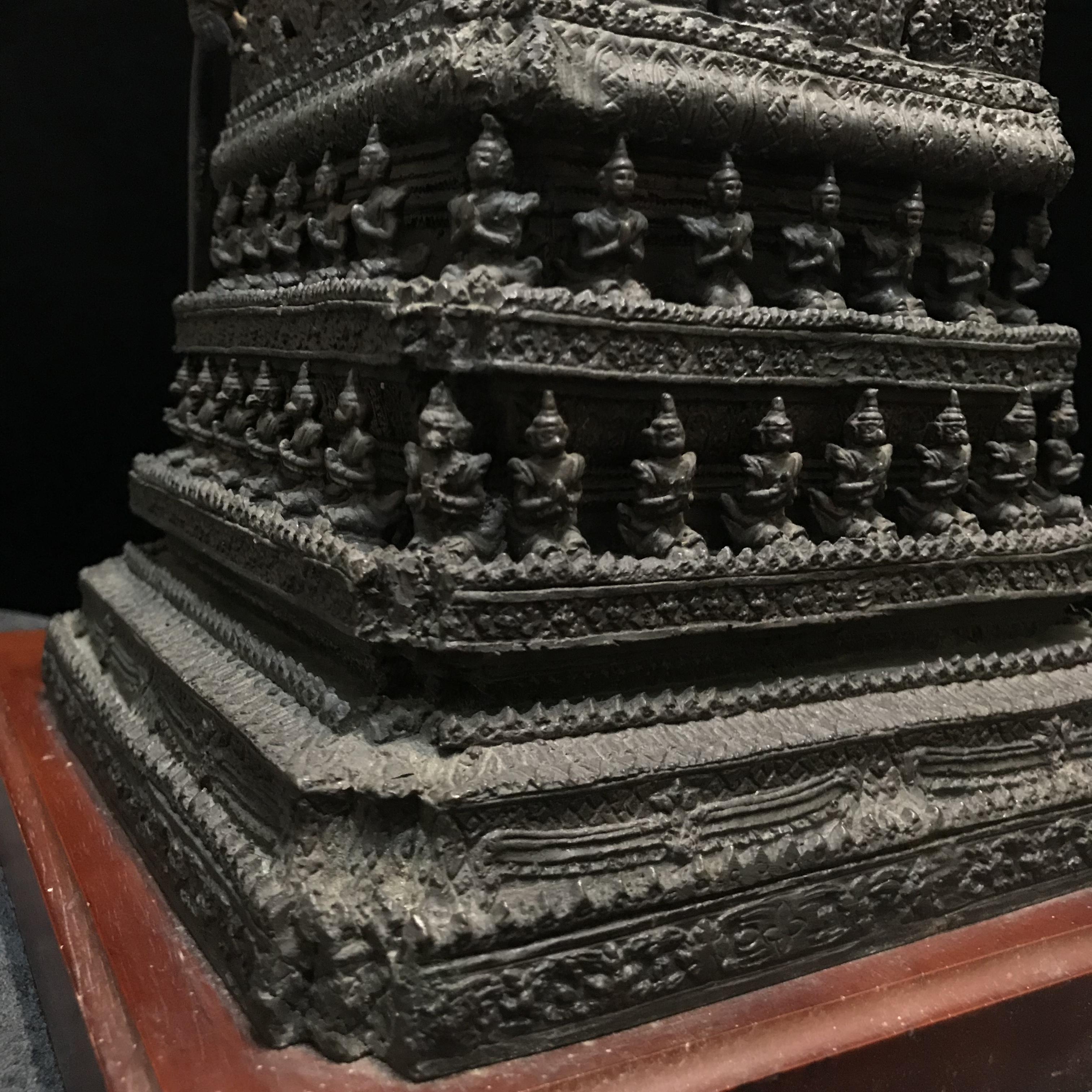 พระบรมรูปพระบาทสมเด็จพระเจ้าอยู่หัวรัชกาลที่9(นั่งบัลลังก์) กระทรวงมหาดไทยจัดสร้าง ปี2539(นิยม)