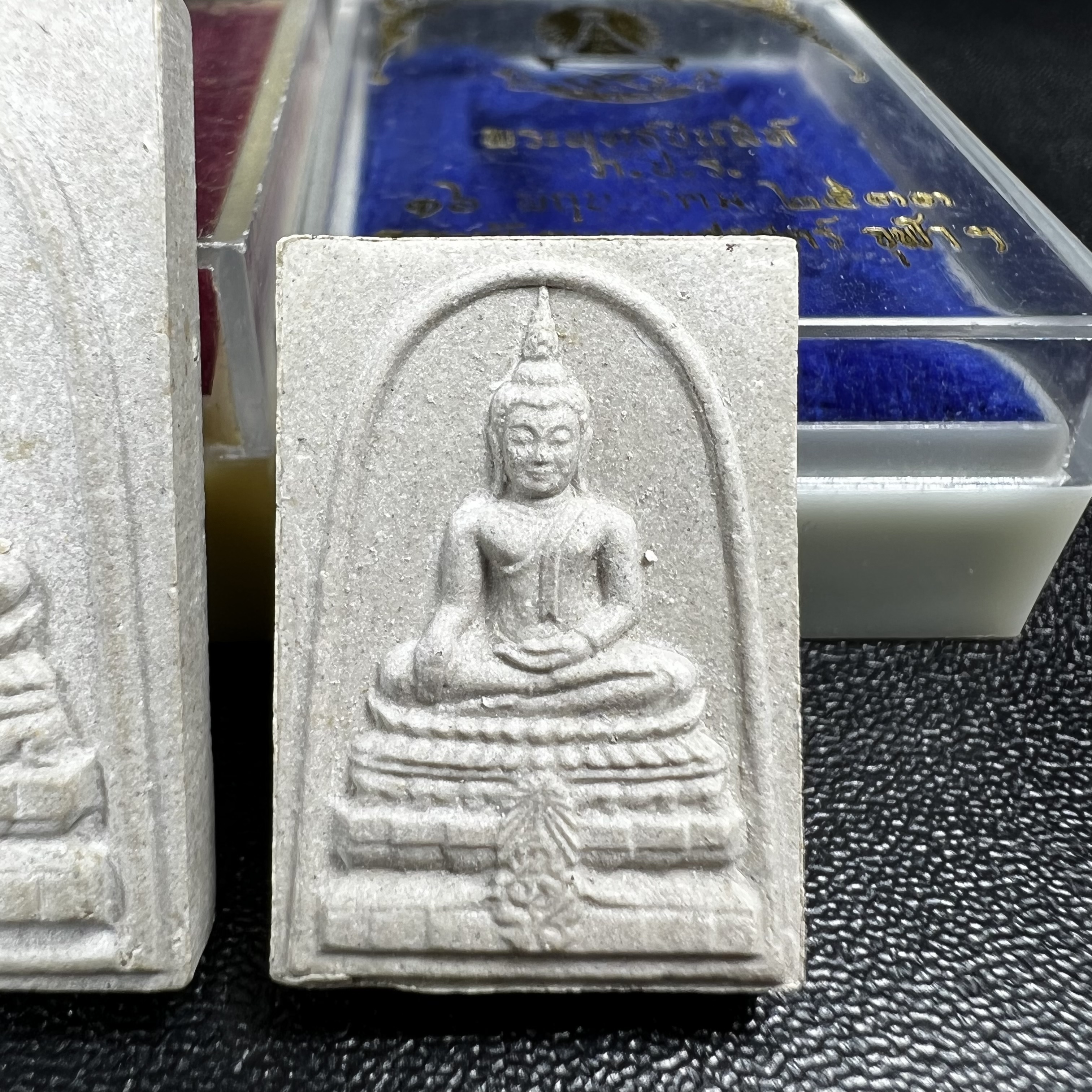 พระพุทธชินสีห์ ภปร. ทันโต เสฏโฐ ปี2533 (พิมพ์ใหญ่+พิมพ์เล็ก) บรรจุพระทนต์ในหลวง รุ่นเดียวในประวัติศาสตร์ ****รุ่นนี้ขอแนะนำ****