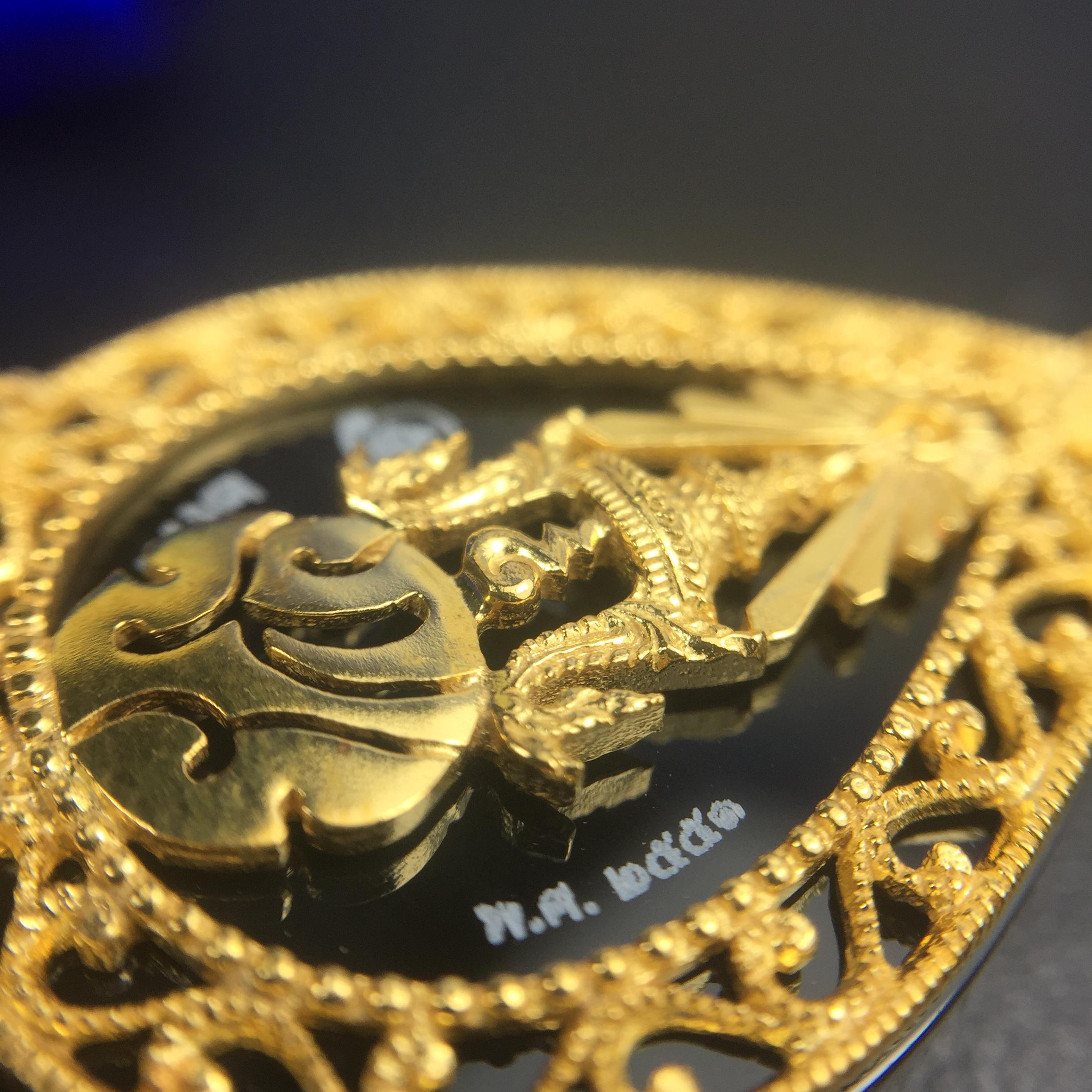 เหรียญพระพุทธชินราช ภปร. รูปหยดน้ำ โครงการ เพราะแผ่นดินนี้คือแผ่นดินเกิด เนื้อทองคำ (นน.รวม 7.3 กรัม) ปี2551 (ขนาด 21 x 29 มม.) (สวยงามหายาก)1ใน 3000องค์