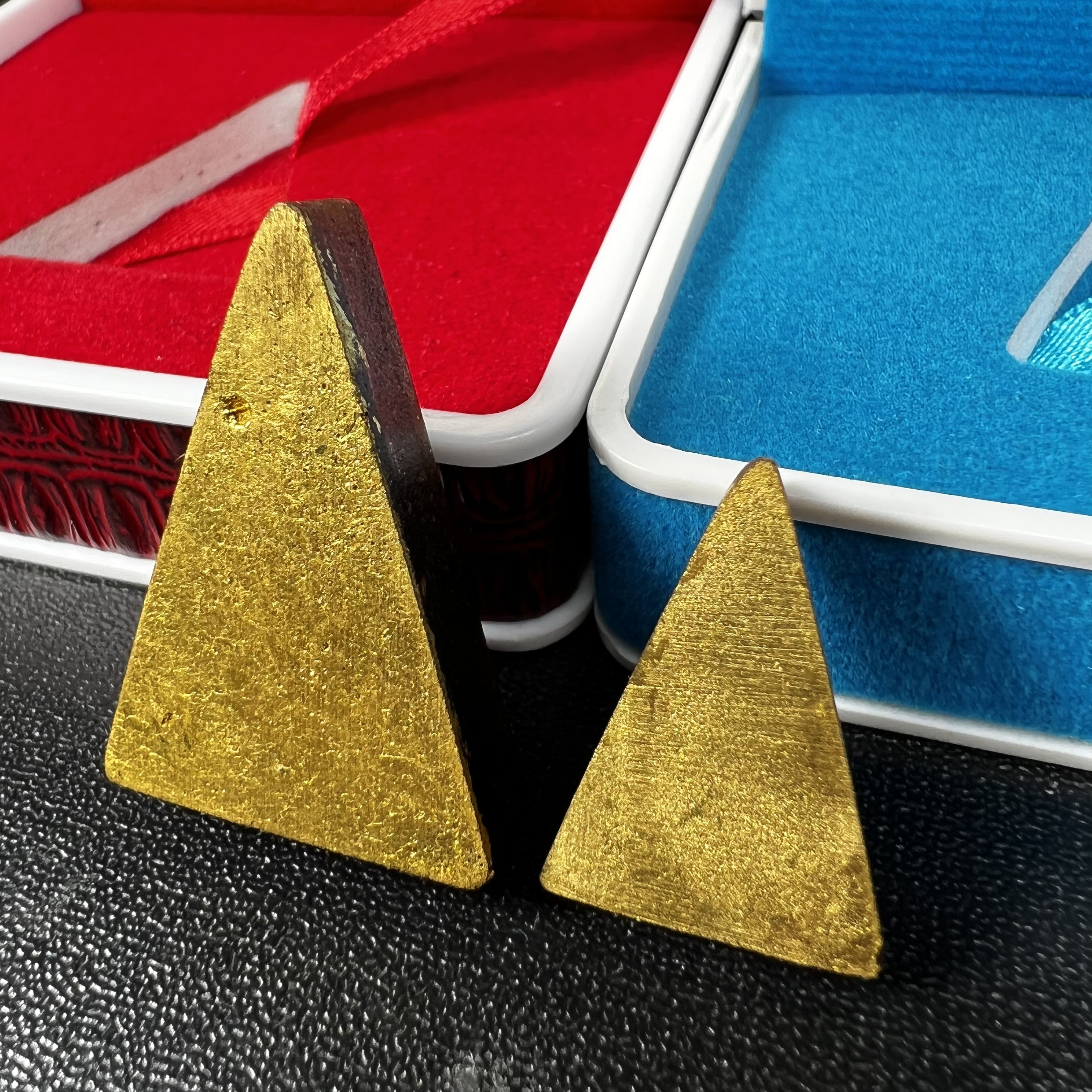 พระกำลังแผ่นดิน พระราชทาน วัดบวรนิเวศวิหาร ปี2539 พิมพ์ใหญ่-พิมพ์เล็ก กรรมการ (ในหลวง รัชกาลที่ 9 พระราชทานมวลสารจิตรลดา)นิยมหายาก