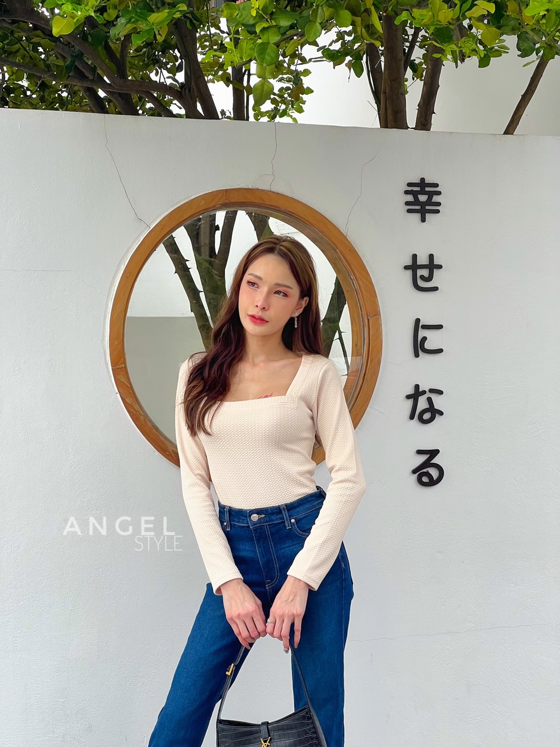 คอสี่เหลี่ยมแขนยาว