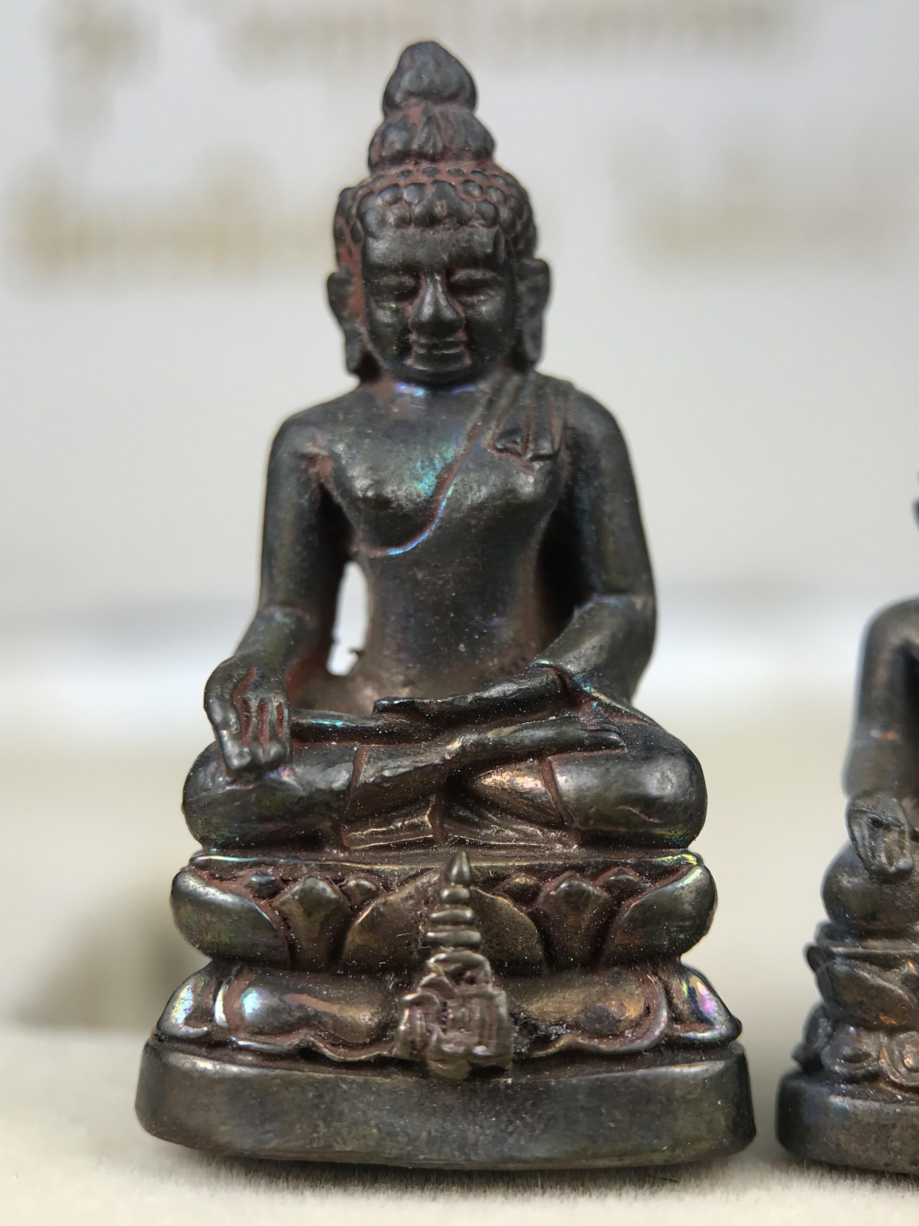 พระกริ่ง-พระชัยวัฒน์ ไพรีพินาศ ญสส.รุ่น นวฤทธิ์โภคทรัพย์ ปี 2544 อุดผงพุทธคุณ บรรจุมวลสารจิตรลดา และเส้นพระเกศาของสมเด็จพระญาณสังวร พระสังฆราชฯ พร้อมกล่องบรรจุเดิม เนื้อนวโละผิวปัดแต่ง(นำฤกษ์) ชุดหมายเลข ๑๙(1ใน 999 ชุด) หายากพบเจอน้อยมาก