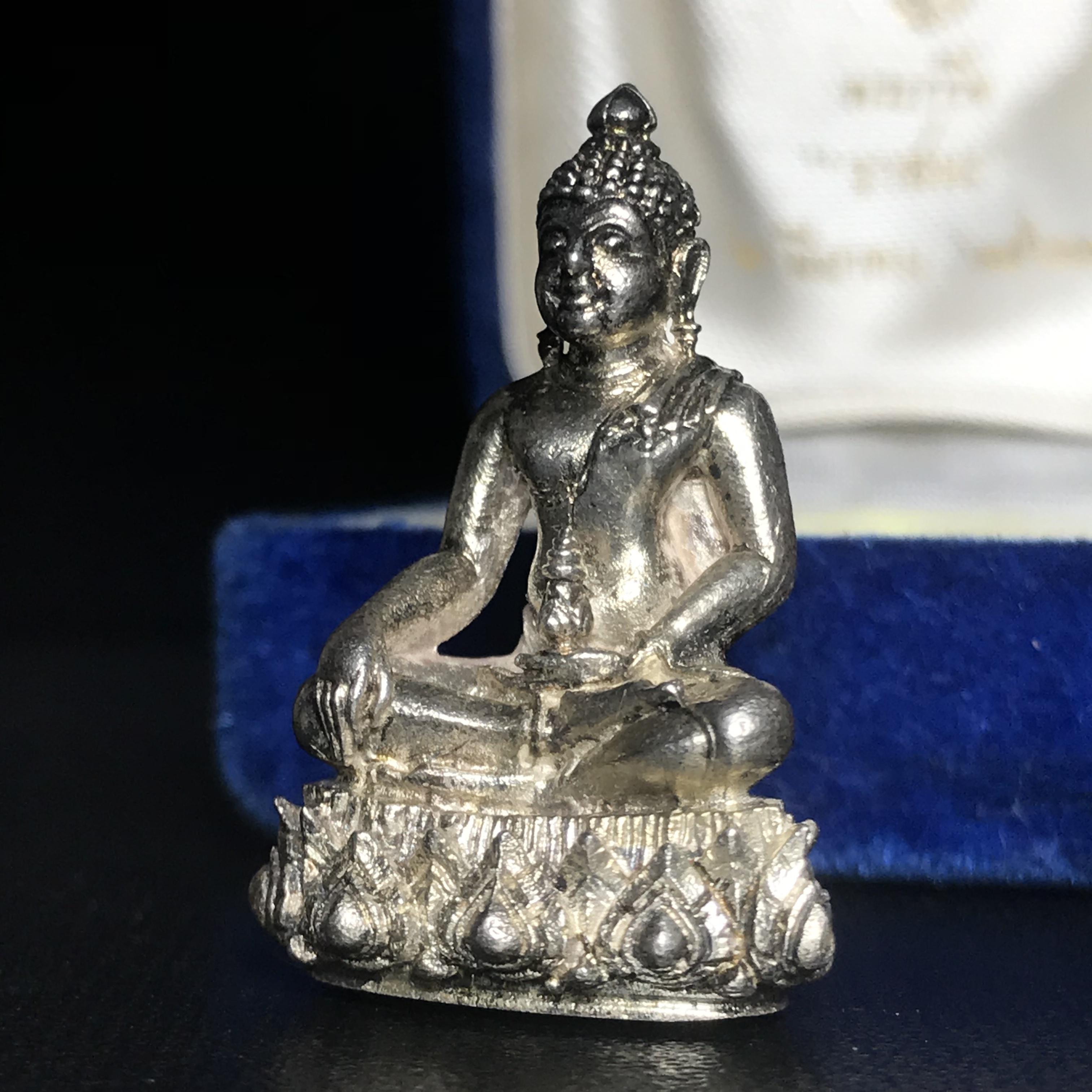 พระกริ่งวาสนา 80 พรรษา สมเด็จพระสังฆราช (วาสน์) วัดราชบพิธฯ ปี2521 เนื้อเงิน(ตอกหมายเลข)พร้อมกล่องบรรจุเดิม(หายาก)