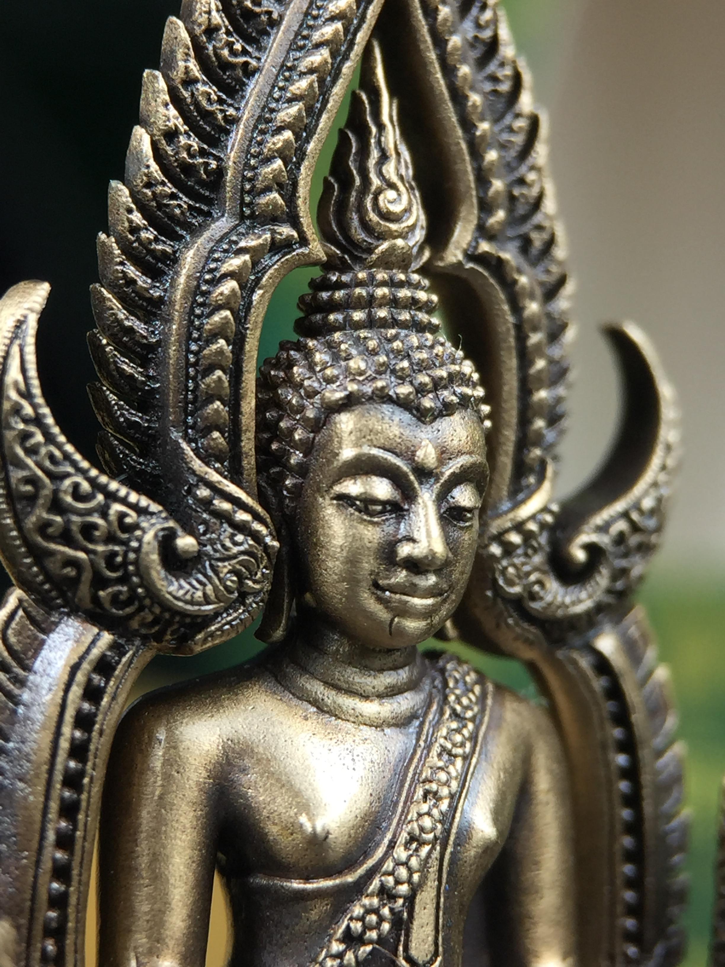 พระพุทธชินราช(จำลอง) ภปร. 84 พรรษา เนื้อบรอนซ์รมดำซาติน พิมพ์ใหญ่ขนาดหน้าตัก 3/4 นิ้ว (พระราชทานมวลสาร จิตรลดาและเส้นพระเจ้า(เส้นผม)รัชกาลที่9)พุทธศิลป์ทรงคุณค่าอีกหนึ่งรุ่นยอดนิยม(1ใน5000องค์)