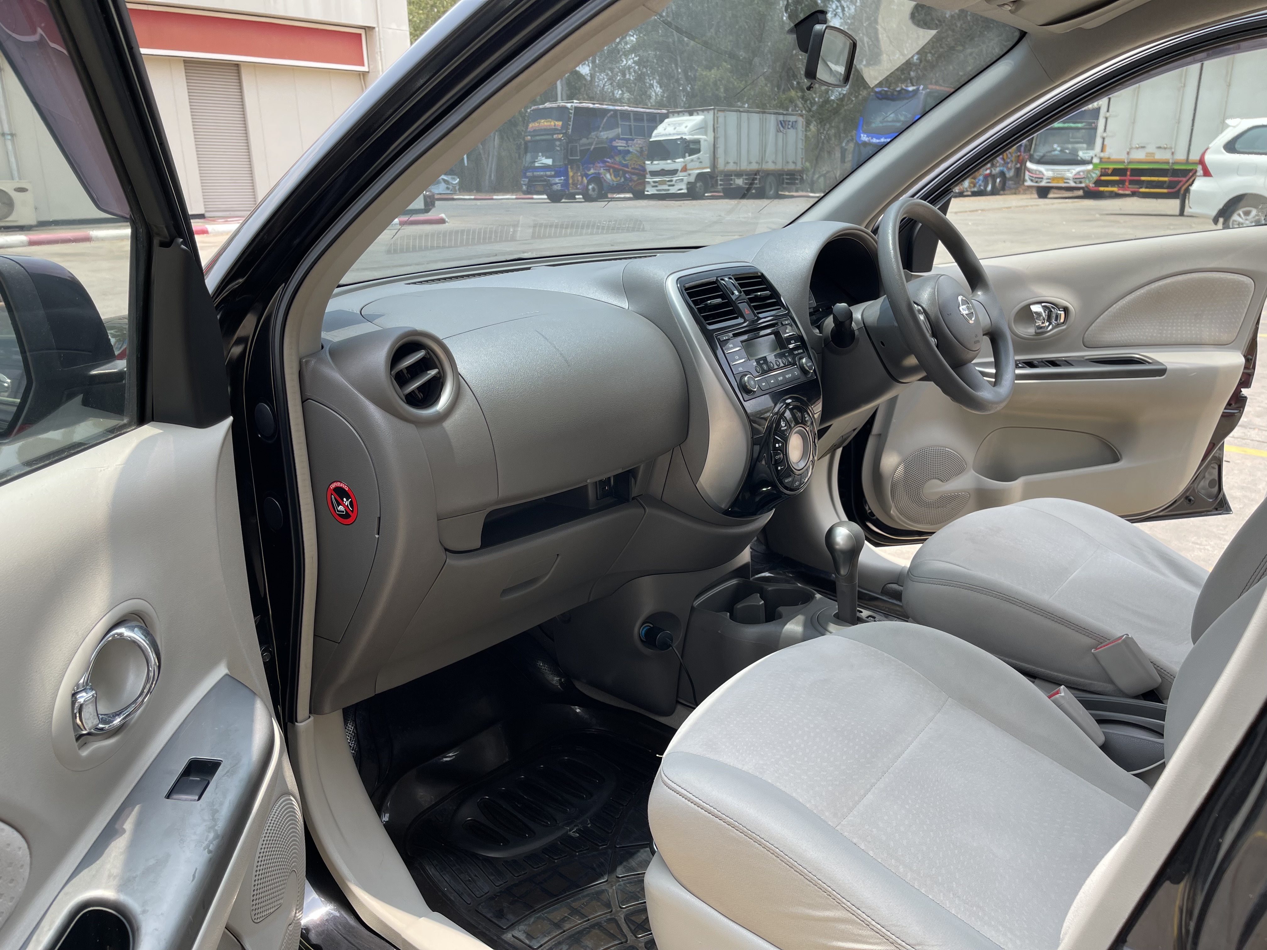 Nissan March 1.2 V At 2013 ดำ