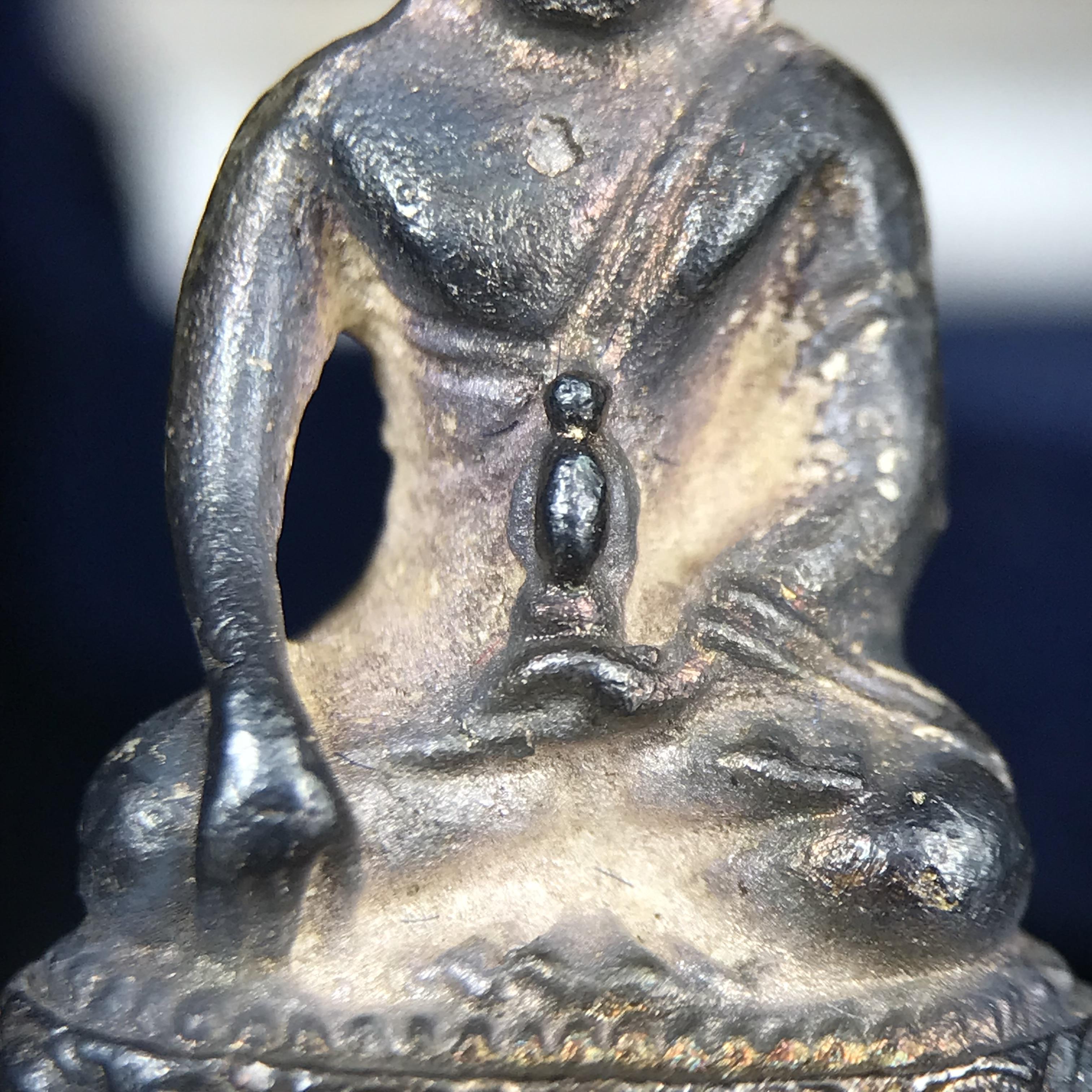 พระกริ่งศาสดา ภปร. วัดบวรนิเวศวิหาร ปี 2532 จัดสร้างในโอกาสสองทศวรรษรามาธิบดี เพื่อศูนย์การแพทย์สิริกิติ์ เนื้อเงิน(ผิวเดิมสวยงาม) (พิธีใหญ่ มวลสารมงคล สวยงามเข้มขลัง)สมเด็จพระญาณสังวร สมเด็จพระสังฆราชฯเสด็จเททอง***ตอกโค๊ตหมายเลข ๑๙๙๔***