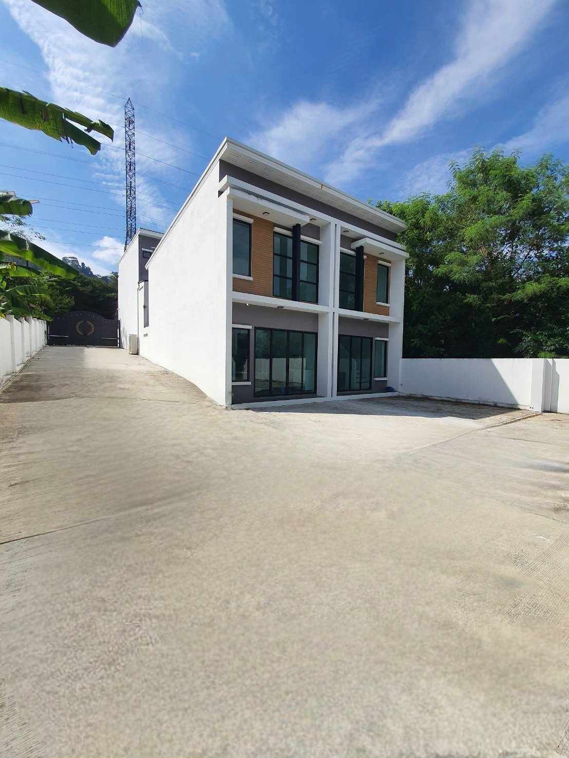 For Sales : Kohkaew, One and a half story semi-detached house, 2 Bedrooms, 2 Bathrooms