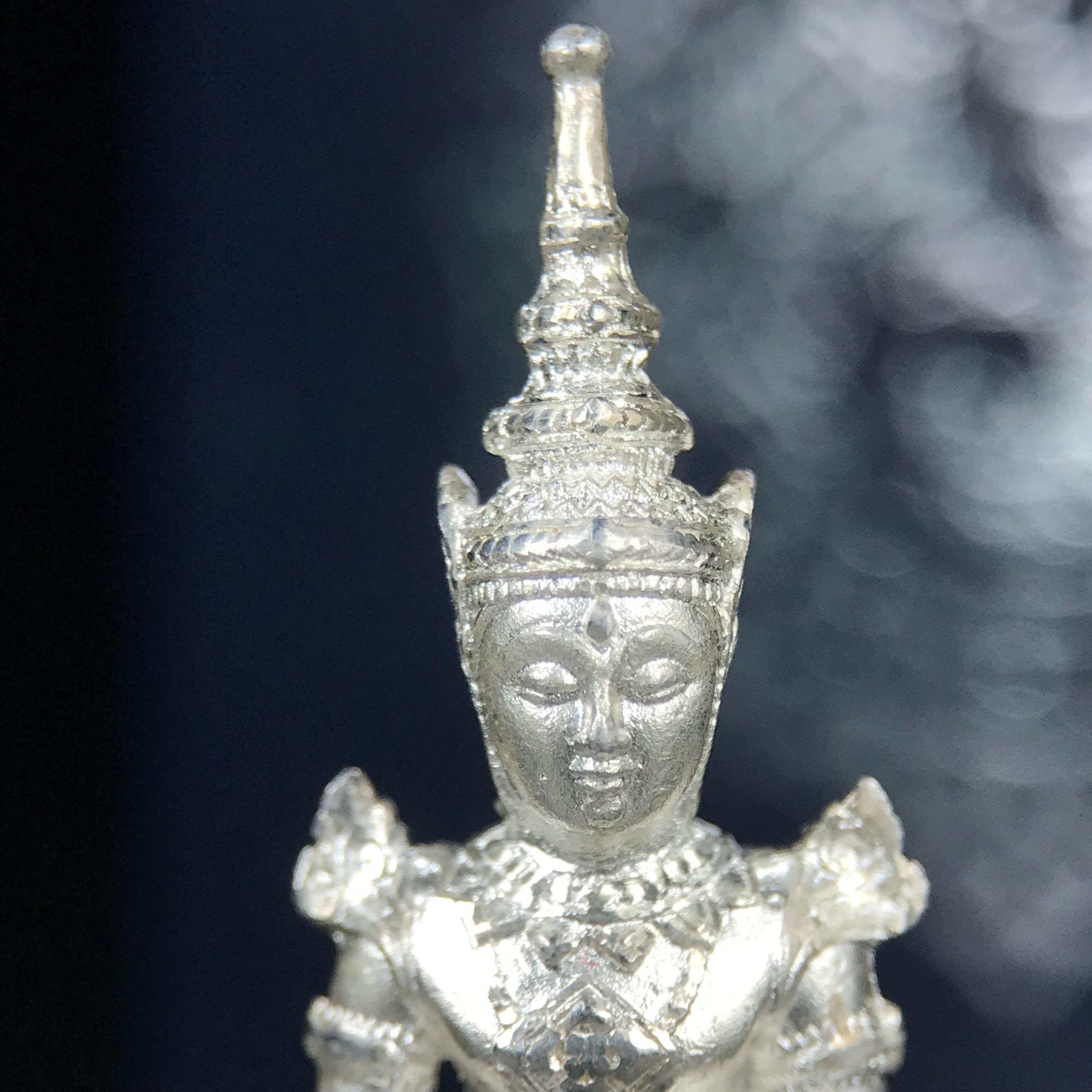 พระแก้วมรกต กรมสรรพสามิตจัดสร้างขึ้นเนื่องในโอกาสครบรอบ 64 ปีของกรมสรรพสามิต และเนื่องในวโรกาสที่พระบาทสมเด็จพระเจ้าอยู่หัวรัชกาลที่ 9 ทรงครองราชย์ครบ50ปีเมื่อ พ.ศ.2539 เนื้อเงินทรายนวลขัดเงา พร้อมกล่องบรรจุเดิมสวยครบสมบูรณ์