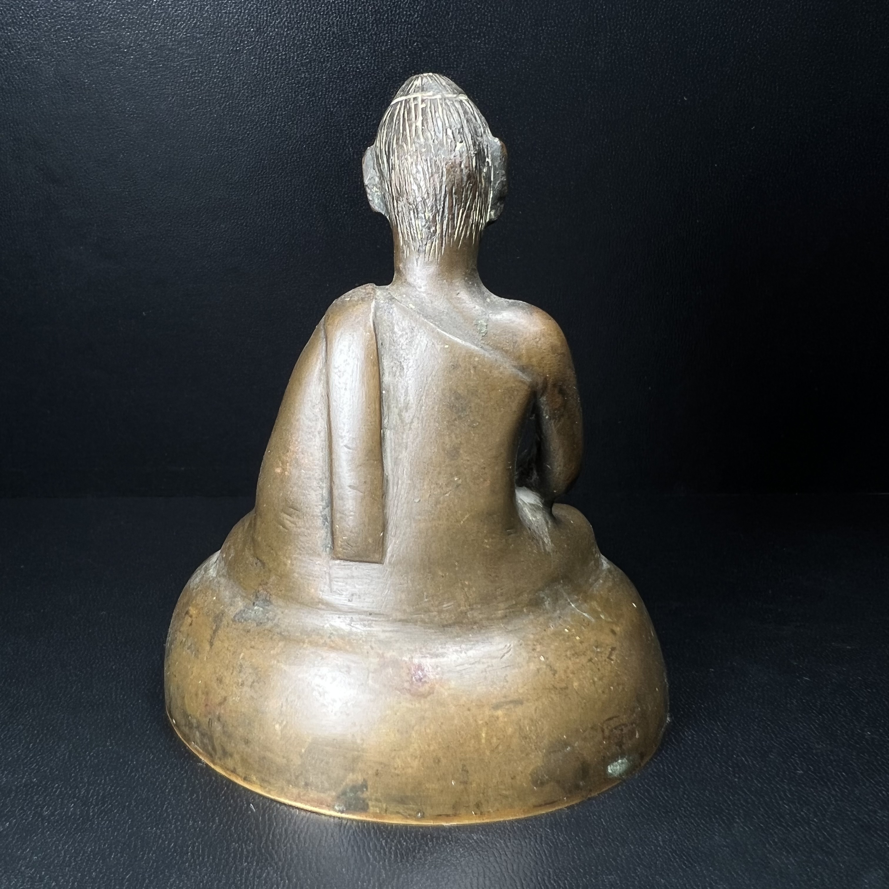 พระพุทธรูปฝีพระหัตถ์สมเด็จย่า ขนาดบูชาหน้าตัก 2 นิ้ว จัดสร้างขึ้นเนื่องในวาระครบ 6 รอบ เมื่อวันที่21 ตุลาคม พ.ศ.2515 (ในหลวงรัชกาลที่ 9 เสด็จพระราชดำเนินทรงเททอง)พิธีปลุกเสกยิ่งใหญ่ เกจิ 108 รูป ร่วมปลุกเสก หายากพบเจอน้อยมาก