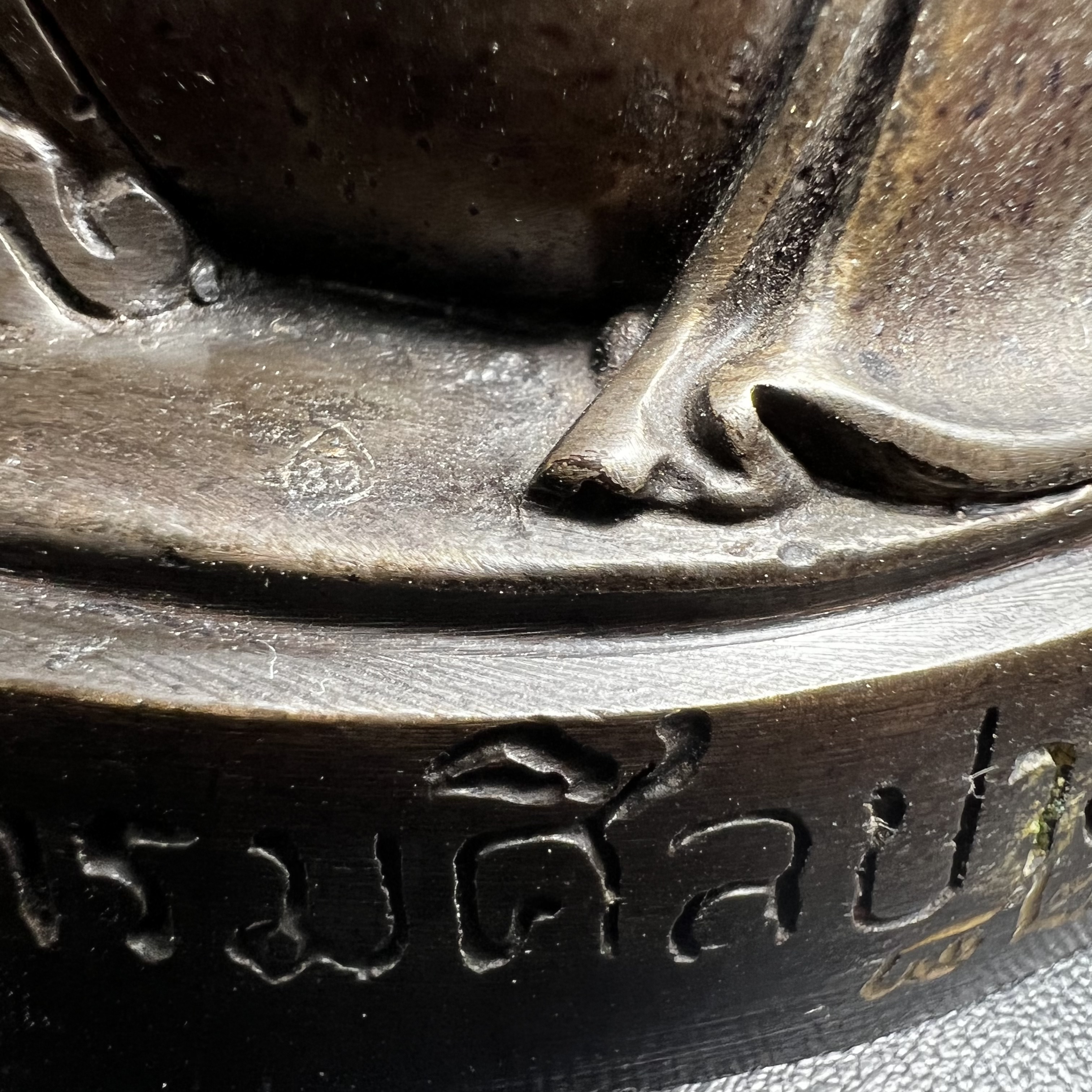 พระพิฆเนศ กรมศิลปากร ปี2547 ขนาดบูชาหน้าตัก 3 นิ้ว โลหะผสมเนื้อดี มีโค๊ดหมายเลขกำกับNo.821 (1 ใน 5000 องค์)รุ่นยอดนิยมหายาก