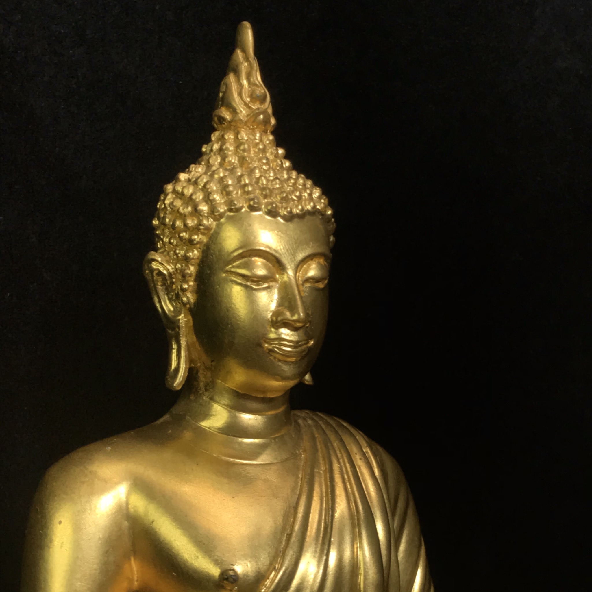 พระพุทธนวมมหาราชายุจฉับปริวัตนมงคล ภปร. พระบาทสมเด็จพระเจ้าอยู่ห้วรัชกาลที่9 เนื่องในวโรกาสเฉลิมพระชนมพรรษา 6 รอบ ( 72 พรรษา )ปี 2542 โดยสำนักนายกรัฐมนตรี หน้าตัก 5นิ้ว(พิธีใหญ่ พุทธศิลป์สวย งดงาม)