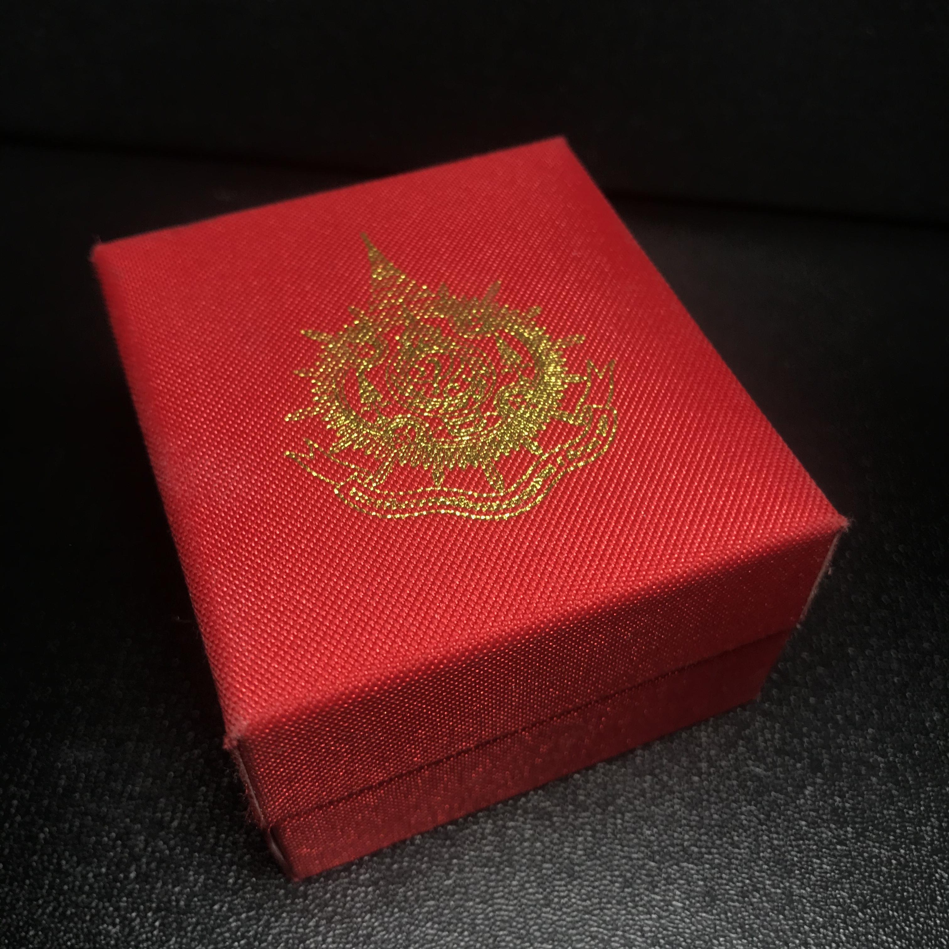 พระกริ่งไพรีพินาศ เฉลิมพระเกียรติ พระบาทสมเด็จพระเจ้าอยู่หัวรัชกาลที่9 พระชนมพรรษา 6 รอบ ปี2542 เนื้อนวโลหะผสมทองคำ(บรรจุเหล็กไหล)ดีนอก-ดีใน