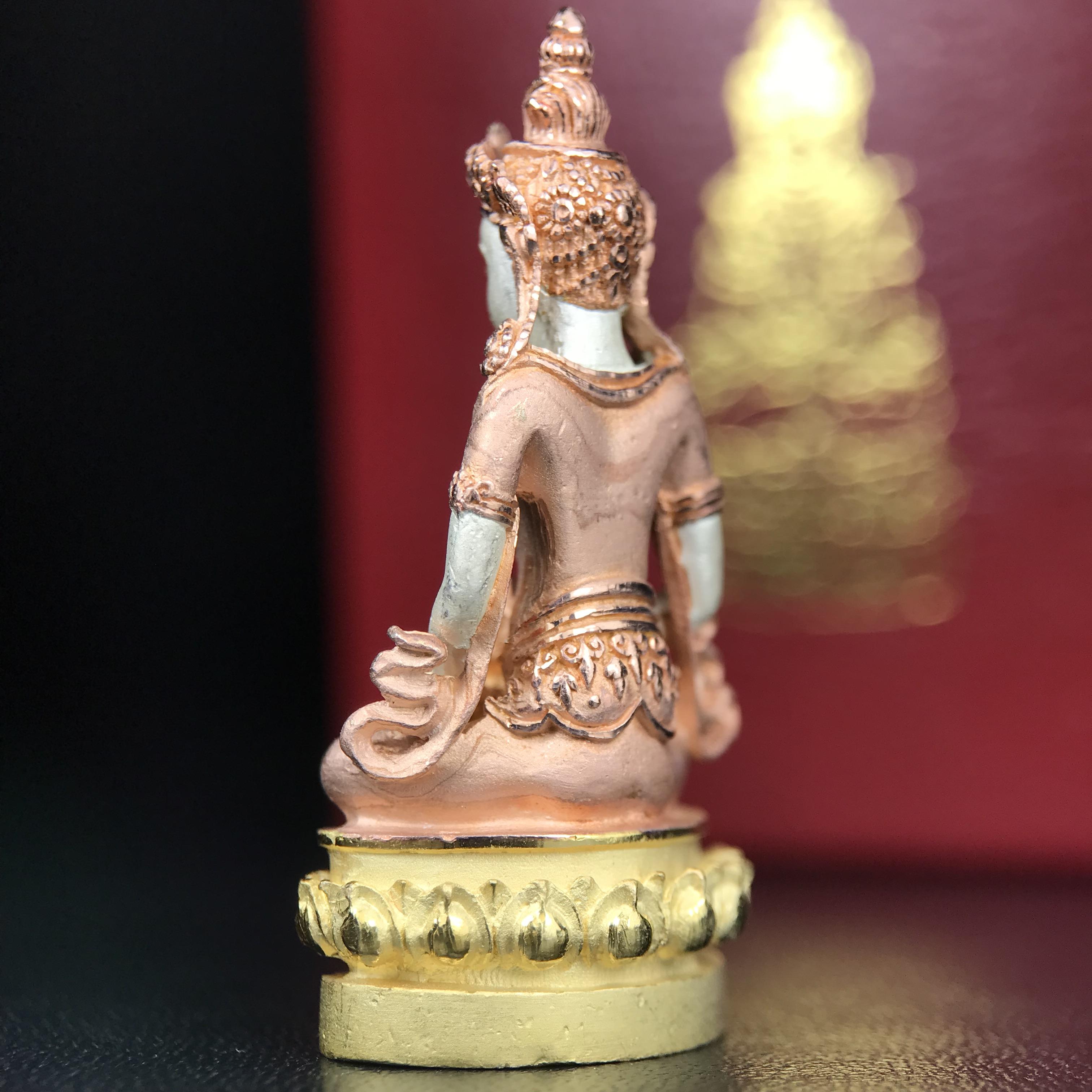 พระกริ่งอวโลกิเตศวร ( เจ้าแม่กวนอิม ) วัดโพธิ์แมนคุณาราม รุ่นอุดมโภคทรัพย์ พ.ศ.2539 เนื้อเงิน 3 กษัตริย์ ผิวสวยเดิมพร้อมกล่องบรรจุเดิม (อีกหนึ่งรุ่นยอดนิยม พุทธศิลป์สวยงดงาม)