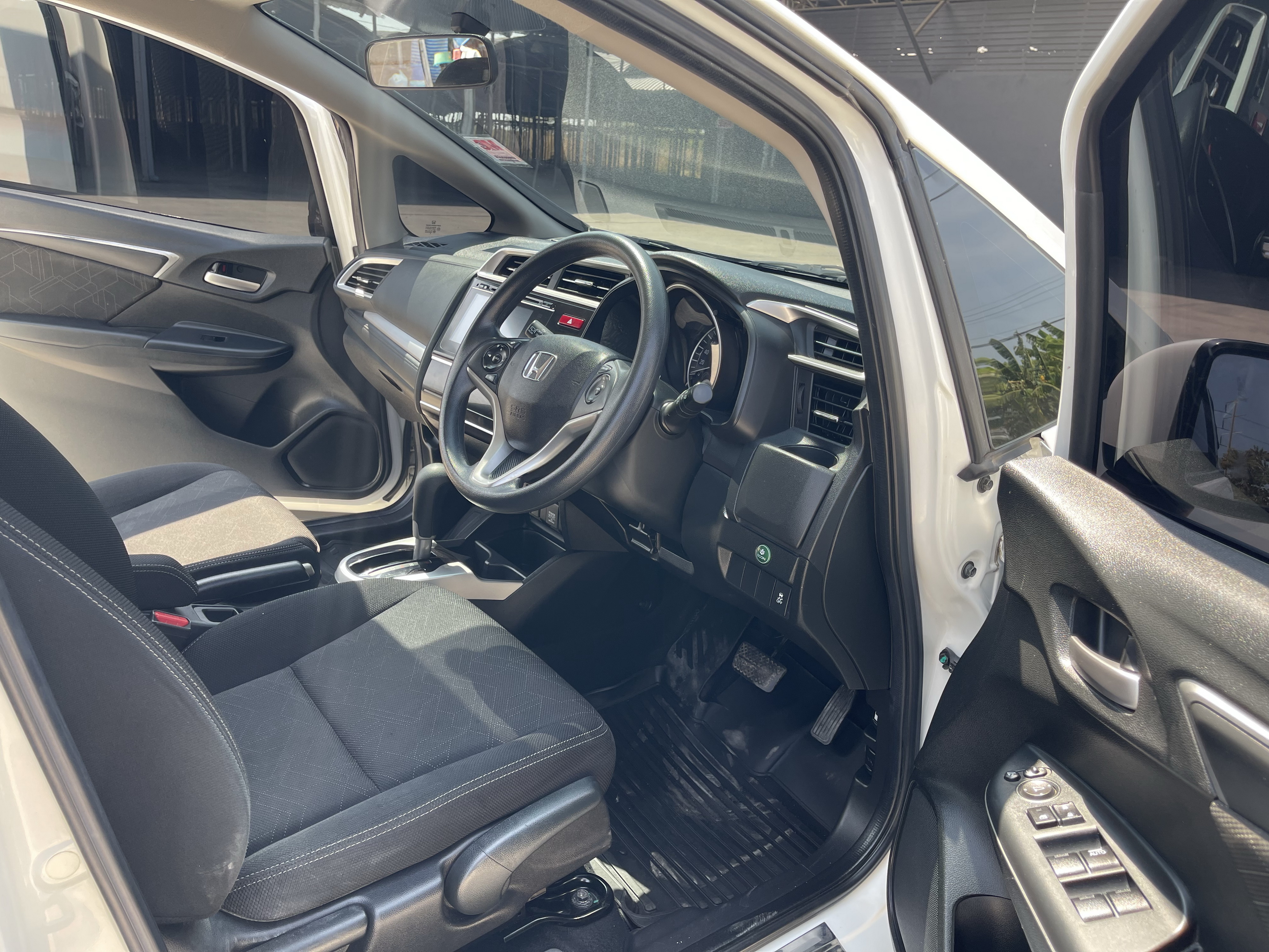 Honda Jazz 1.5 SV At 2016 ขาว