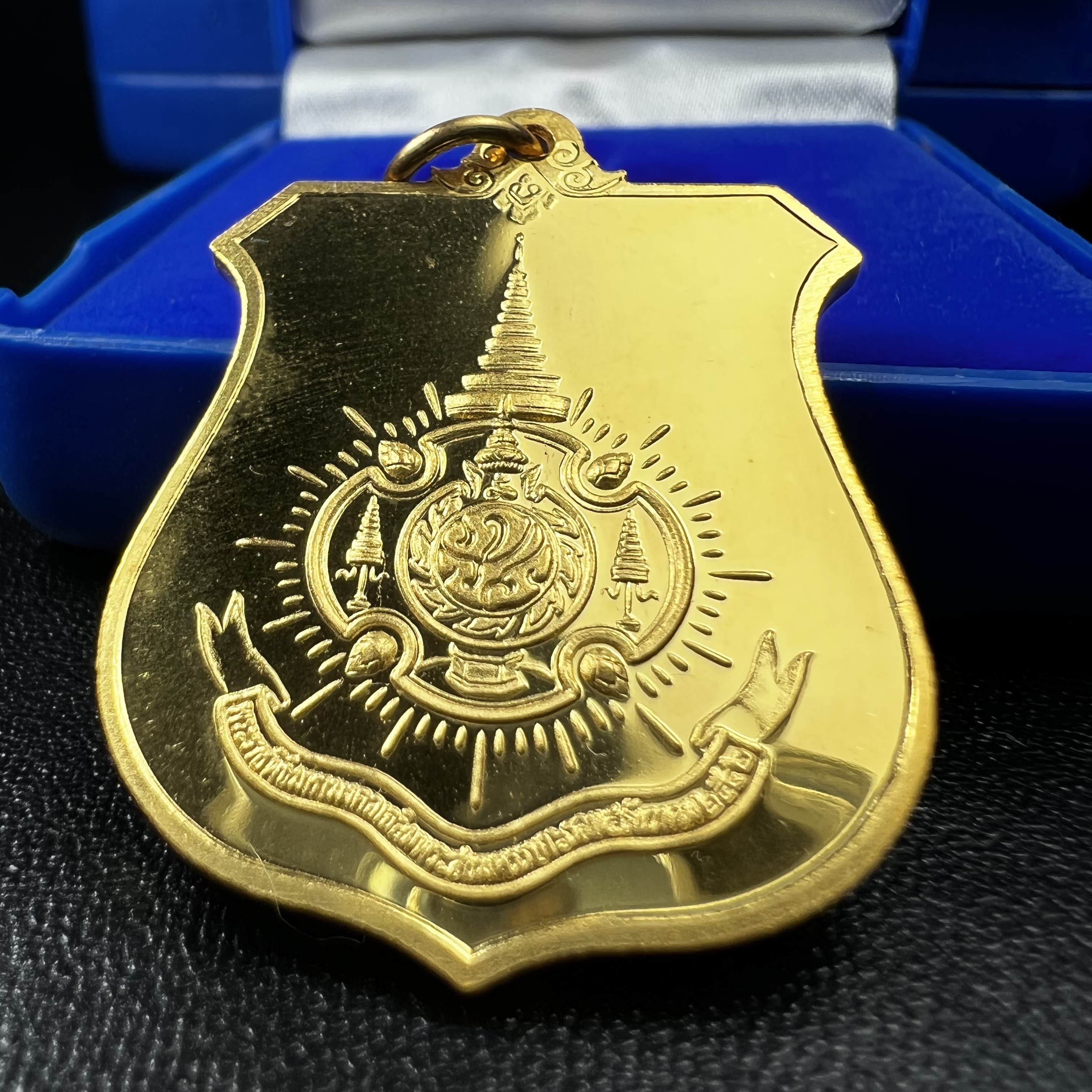 เหรียญมิ่งมหามงคล เฉลิมพระชนมพรรษา 6 รอบ72 พรรษา ในหลวงรัชกาลที่9 ปี 2542 เนื้อทองทิพย์ สภาพคัดสวยดุจทองคำซีนซองเดิมพร้อมกล่องบรรจุเดิม