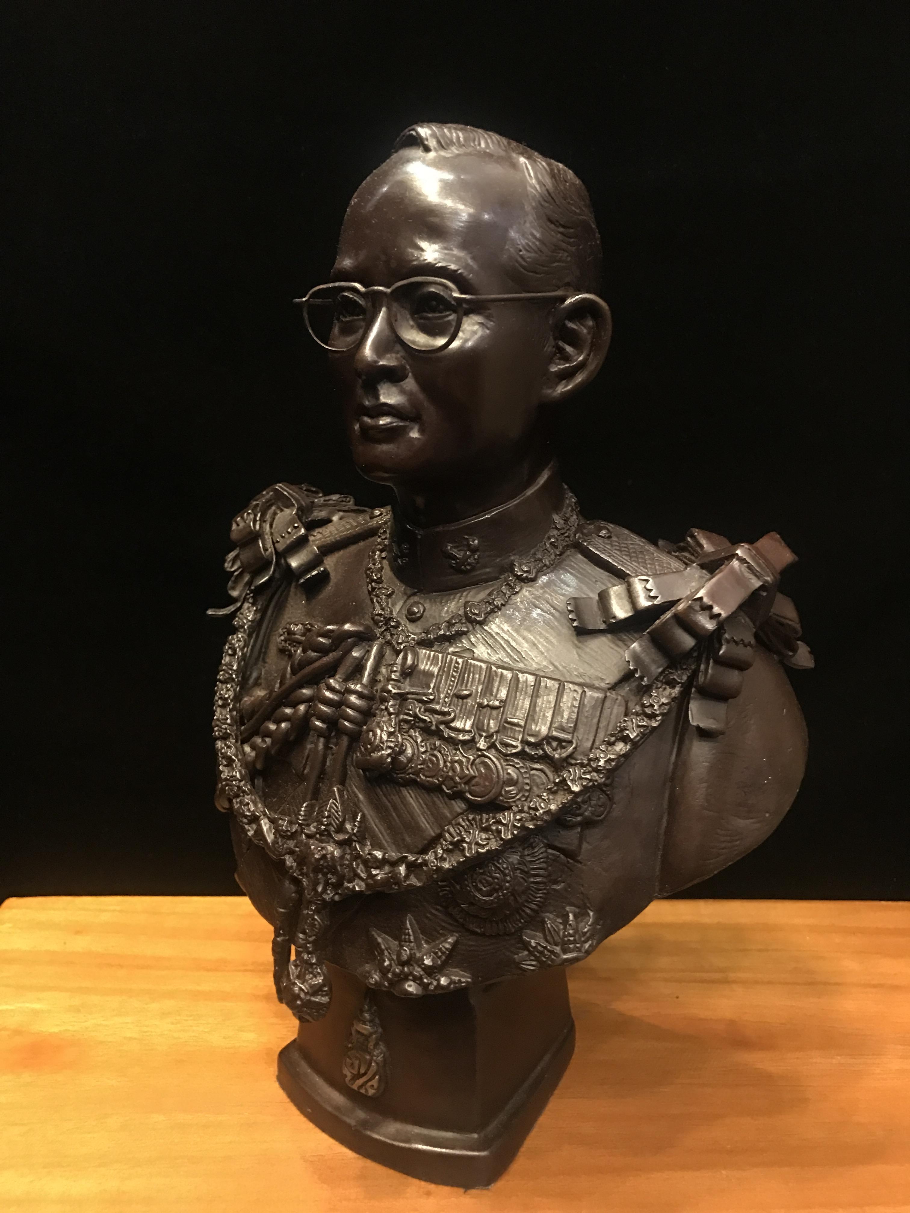 พระบรมรูปในหลวงรัชกาลที่9 รุ่นเฉลิมพระเกียรติ ปี2545