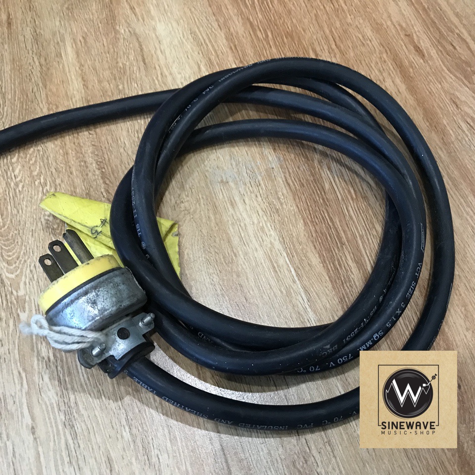 หม้อแปลงไฟ 110V ยี่ห้อ เกรียงรุ่งโรจน์ ขนาด 1500W (ของมือสอง)