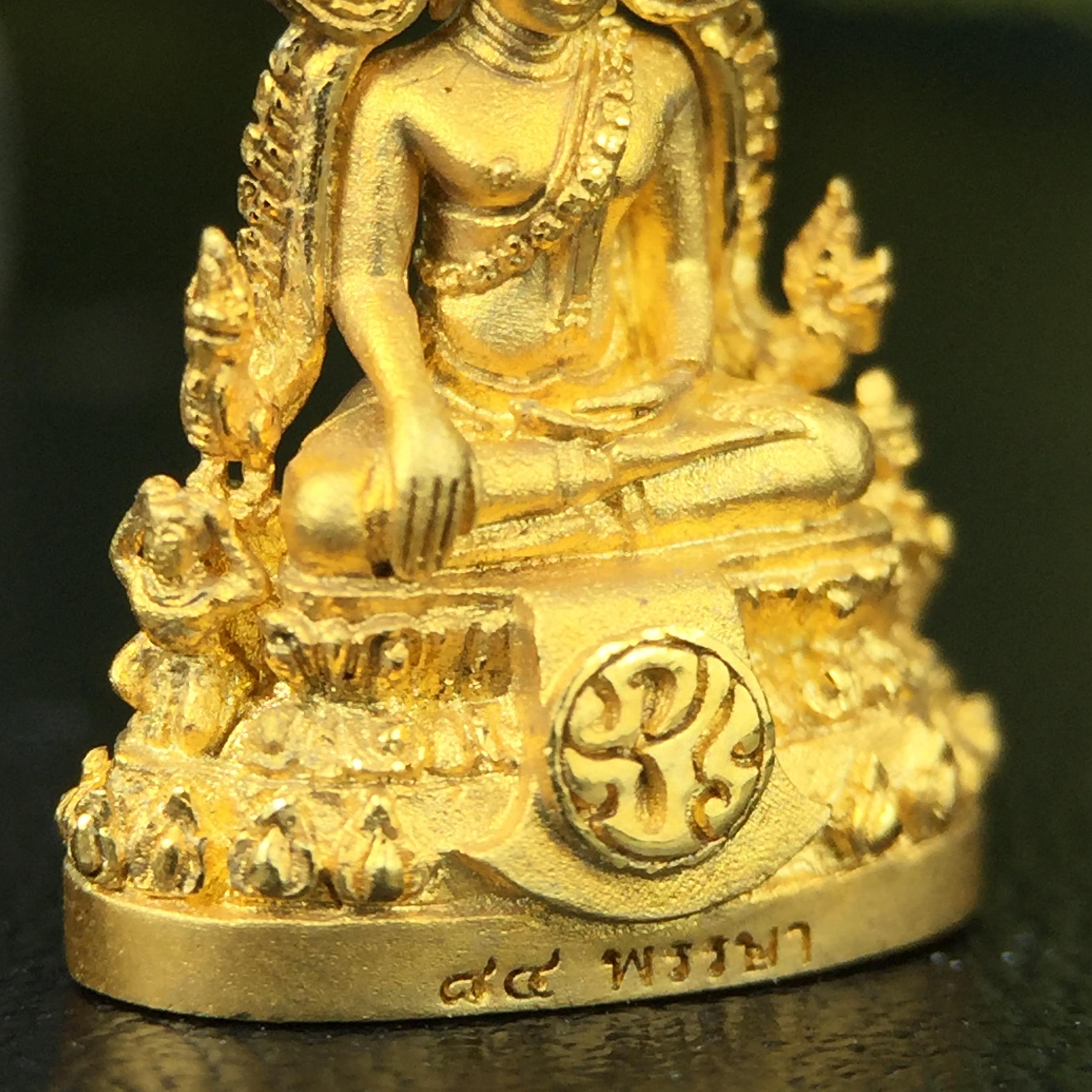พระพุทธชินราช(จำลอง) ภปร. 84 พรรษา เนื้อทองคำ พิมพ์เล็กขนาดหน้าตัก 1/4 นิ้ว(พระราชทานมวลสาร จิตรลดาและเส้นพระเจ้า(เส้นผม)รัชกาลที่9)พุทธศิลป์ทรงคุณค่าอีกหนึ่งรุ่นยอดนิยม(1ใน1000องค์)