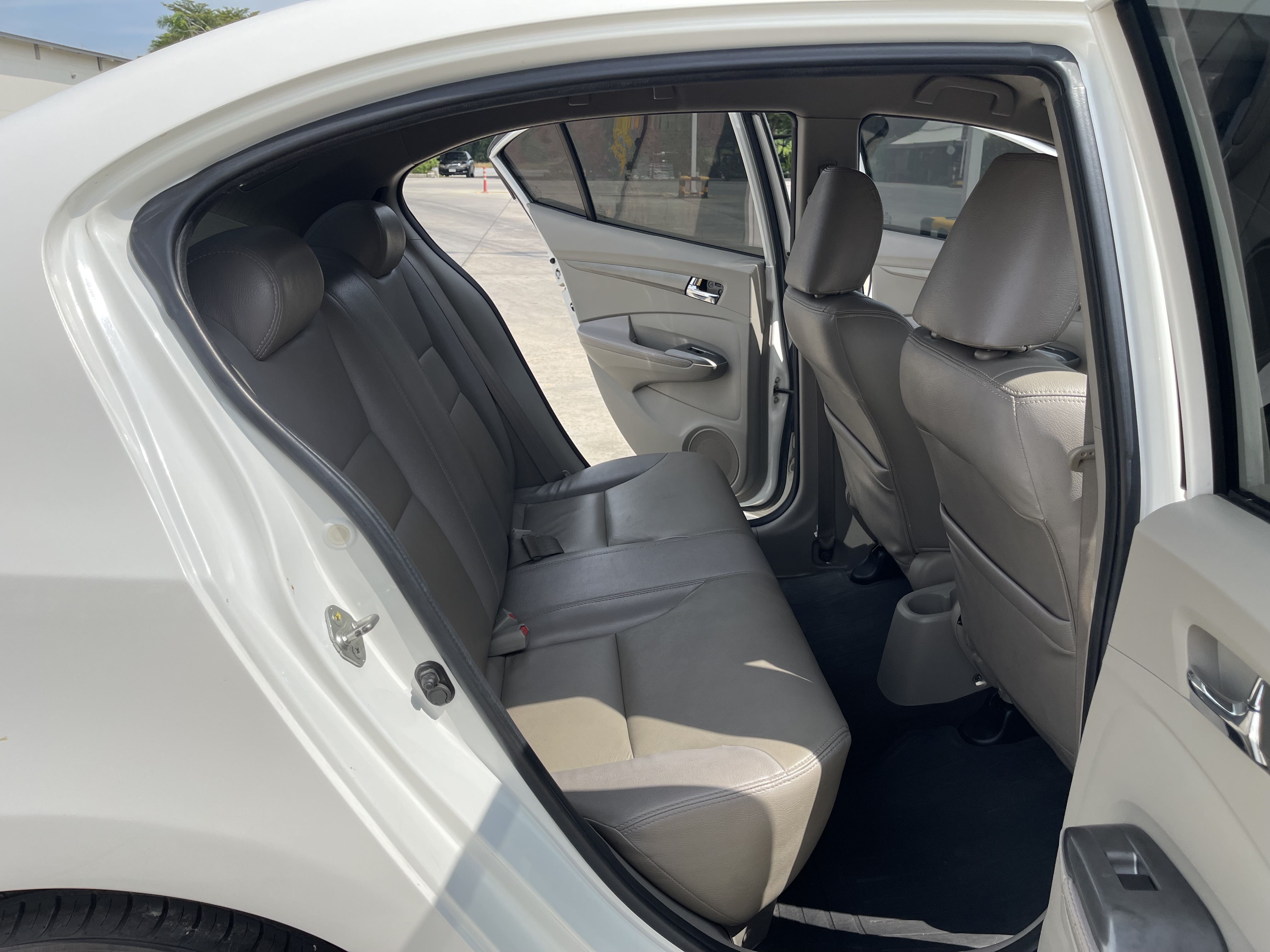 Honda City 1.5 V At 2013 ขาว